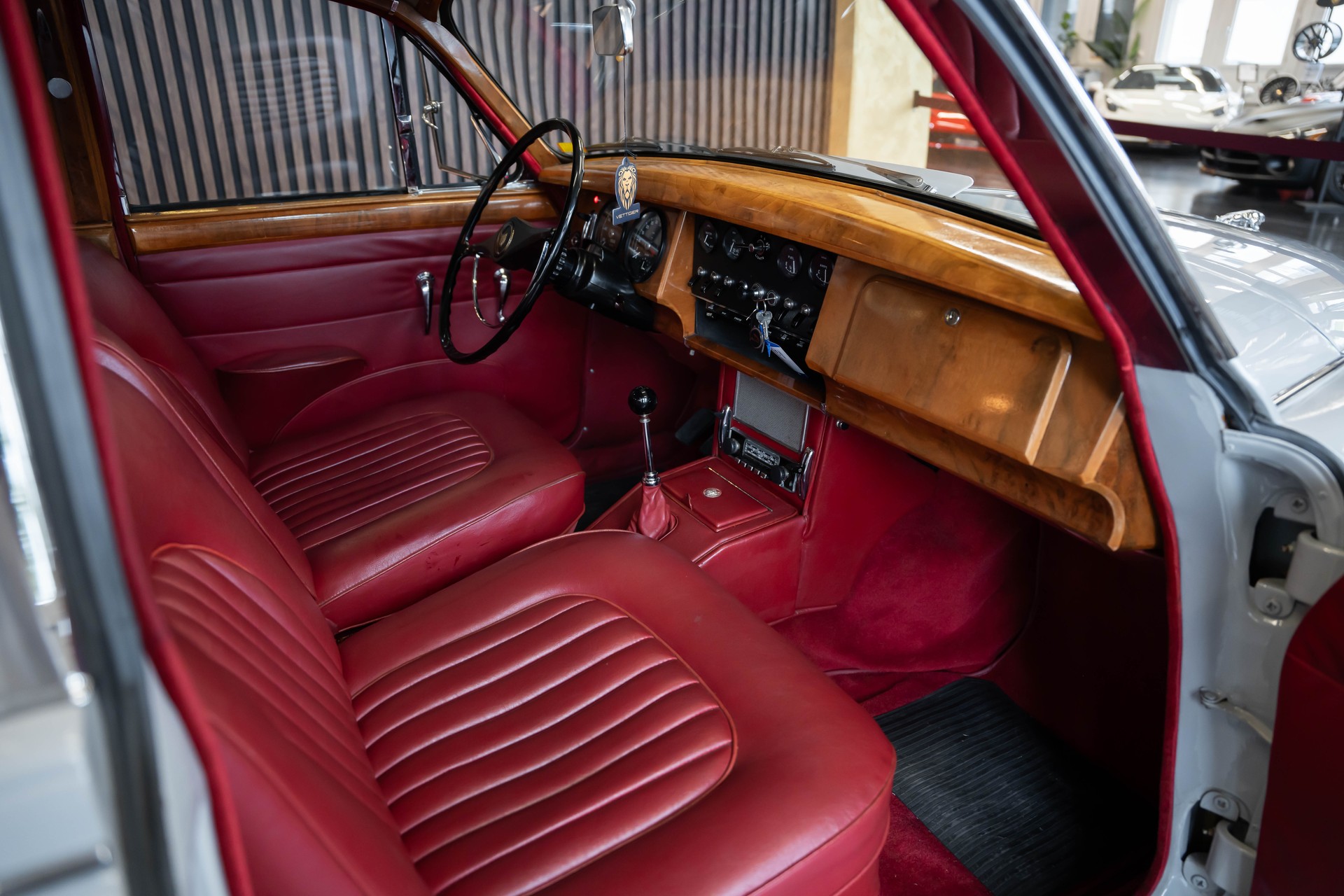 JAGUAR MK II 240 Overdrive-image-13