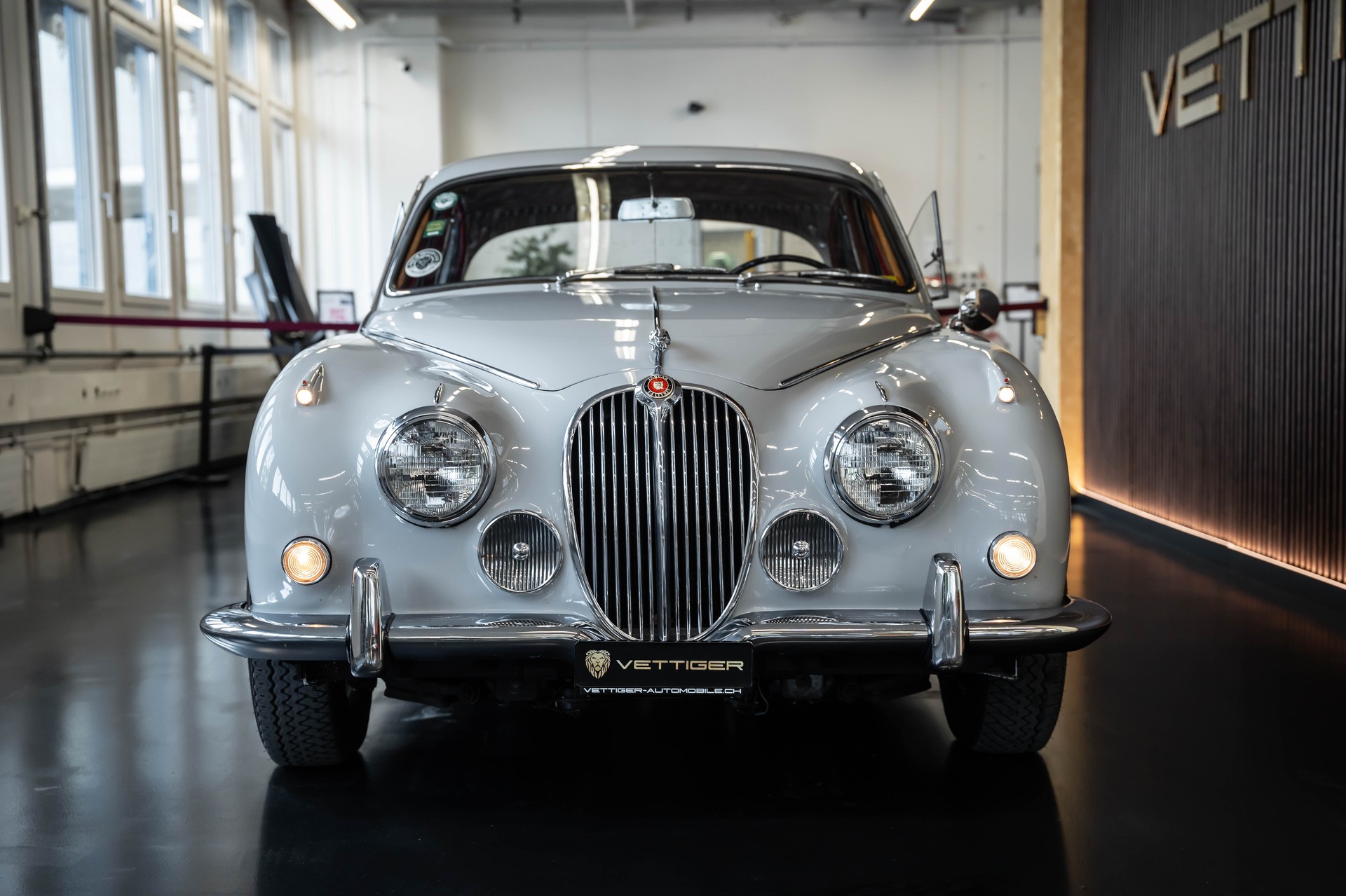 JAGUAR MK II 240 Overdrive-showroom-element-1