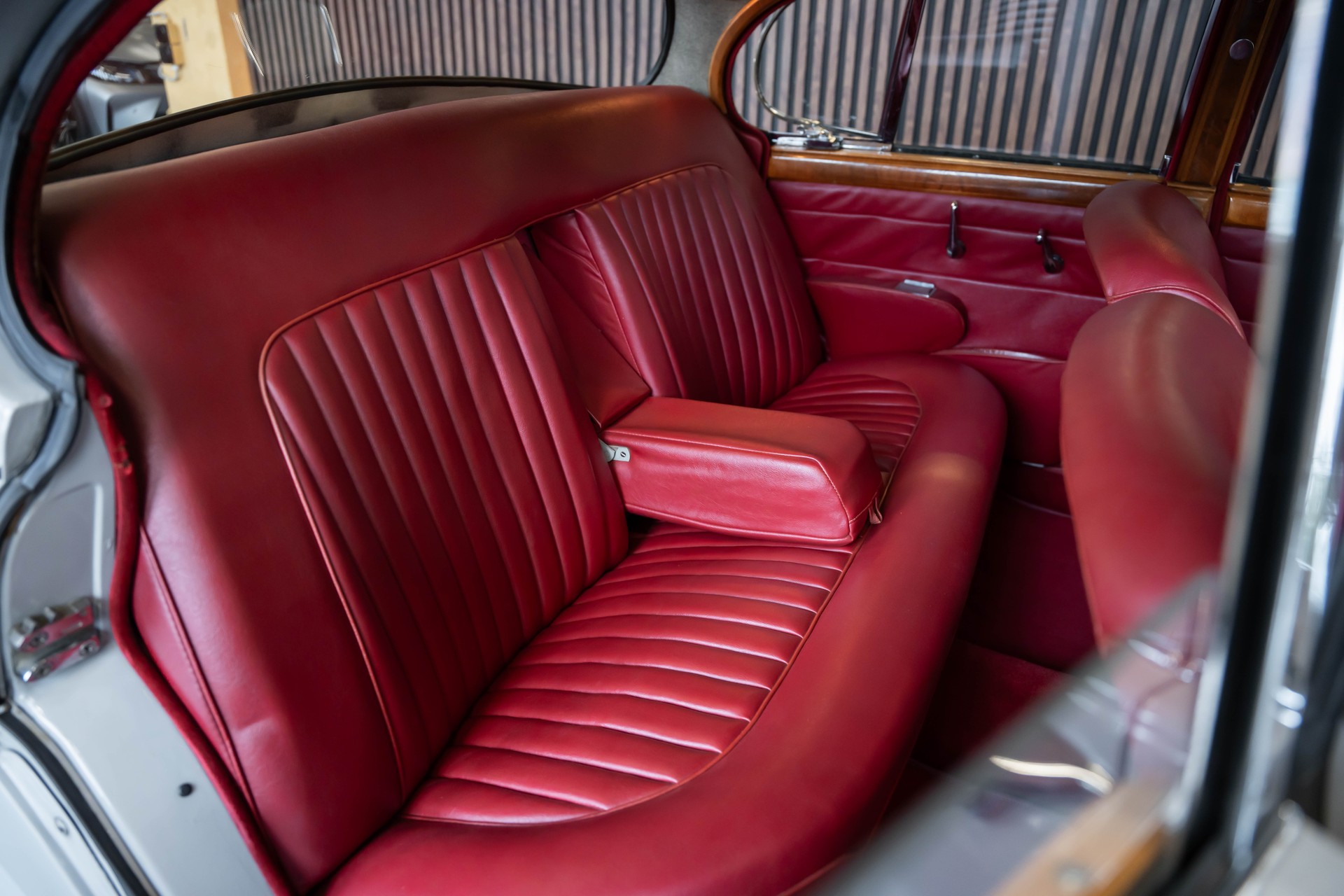 JAGUAR MK II 240 Overdrive-image-17