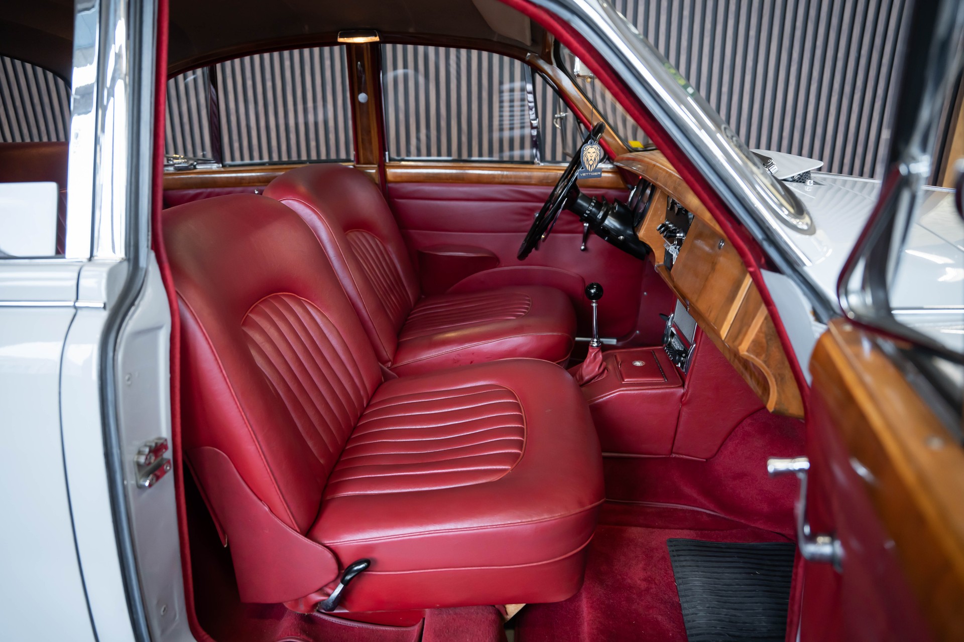 JAGUAR MK II 240 Overdrive-image-14