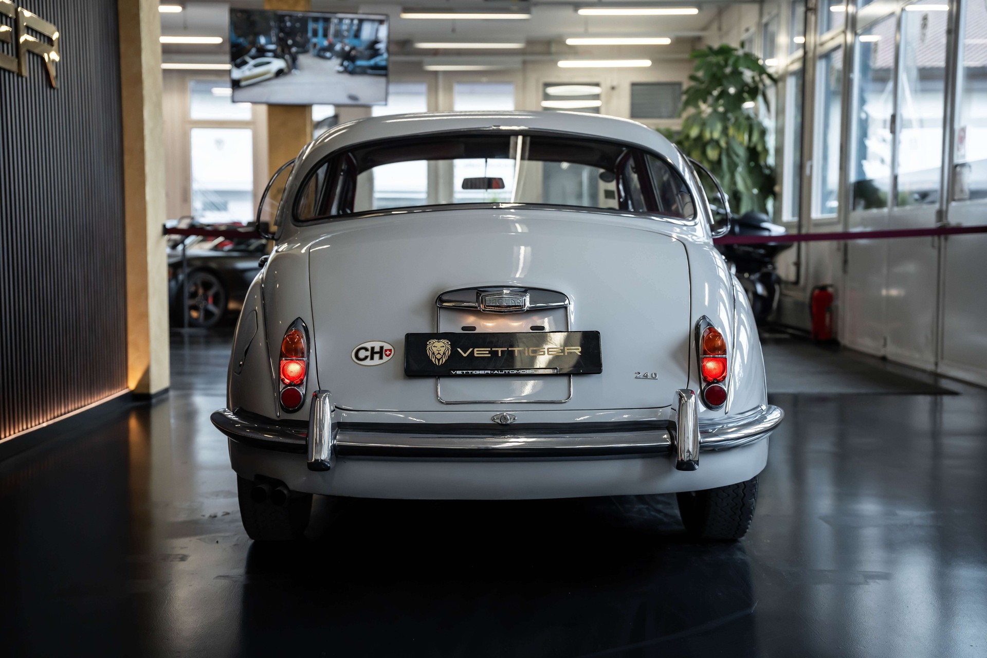 JAGUAR MK II 240 Overdrive-image-4