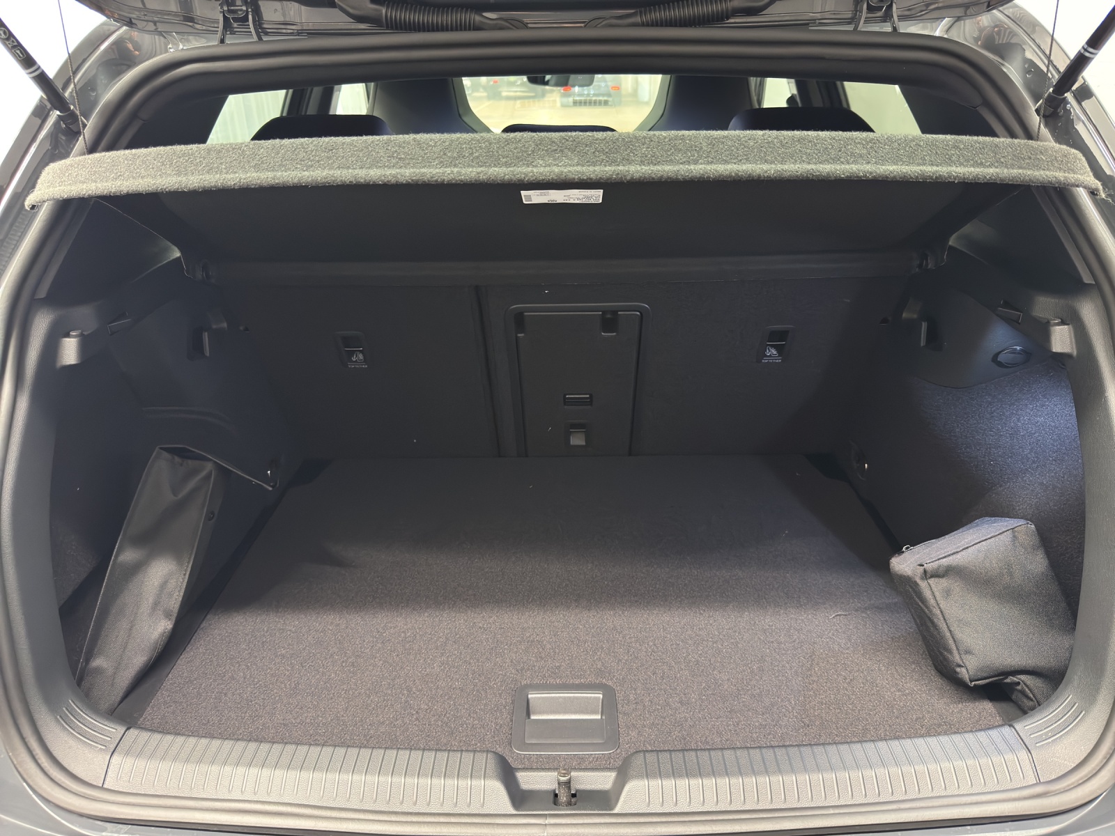 VW Golf VIII 1.5 eTSI R-Line DSG-image-10