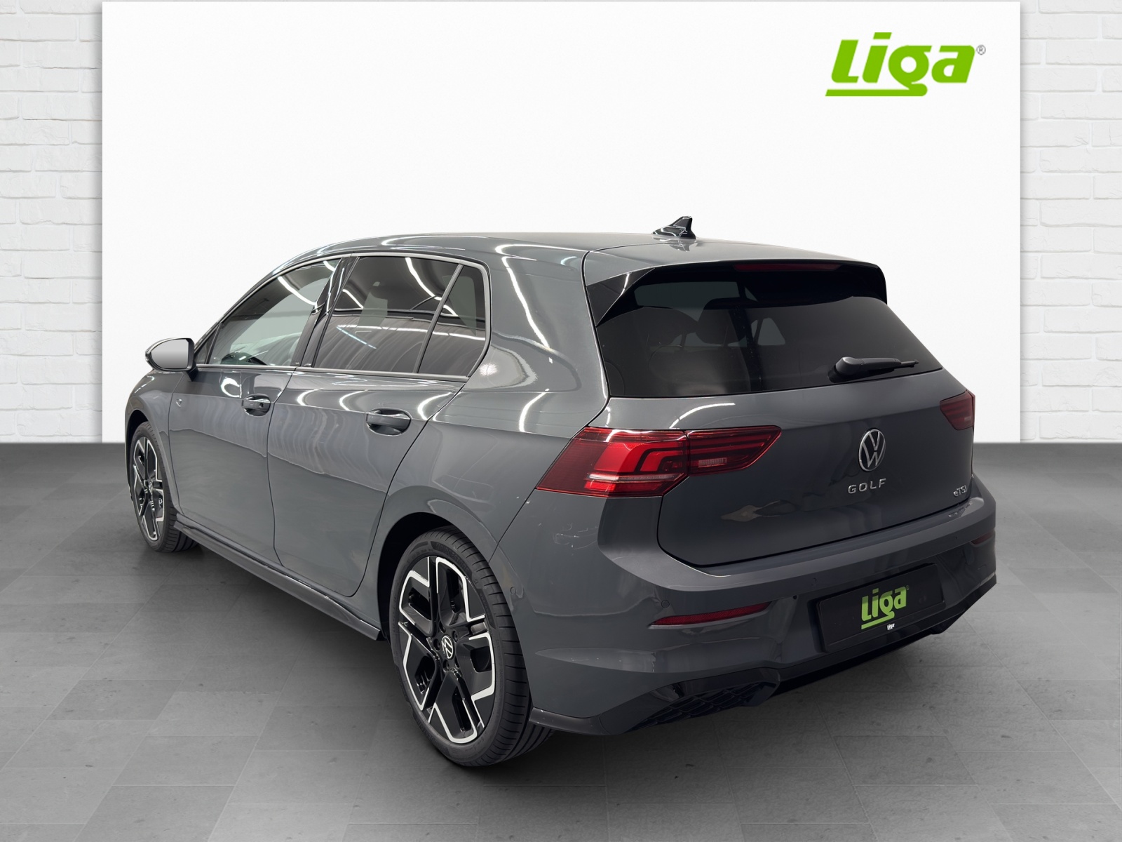 VW Golf VIII 1.5 eTSI R-Line DSG-showroom-element-3