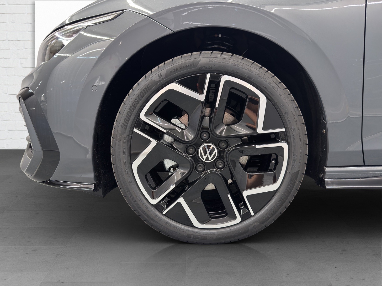 VW Golf VIII 1.5 eTSI R-Line DSG-image-5
