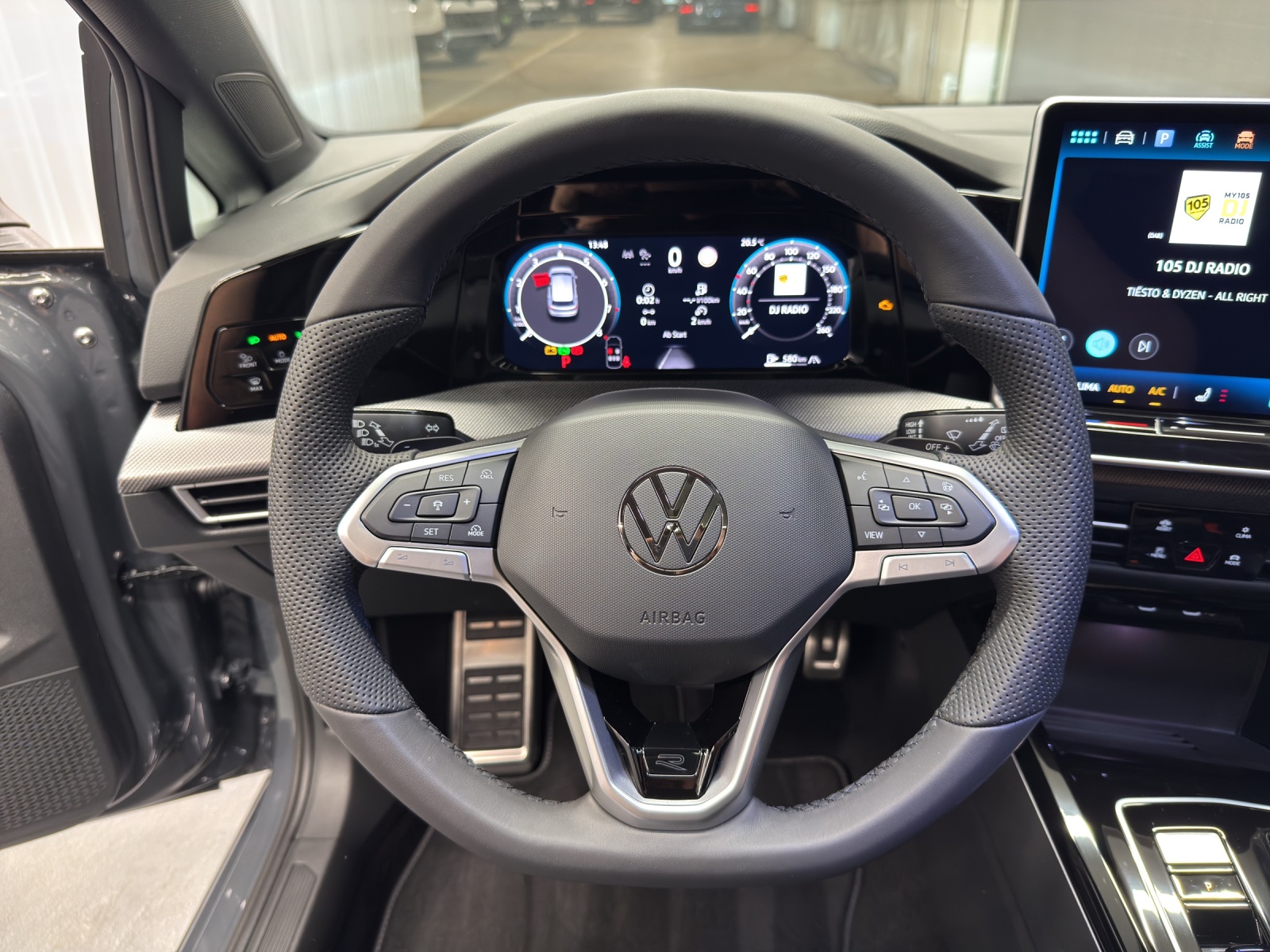 VW Golf VIII 1.5 eTSI R-Line DSG-image-14