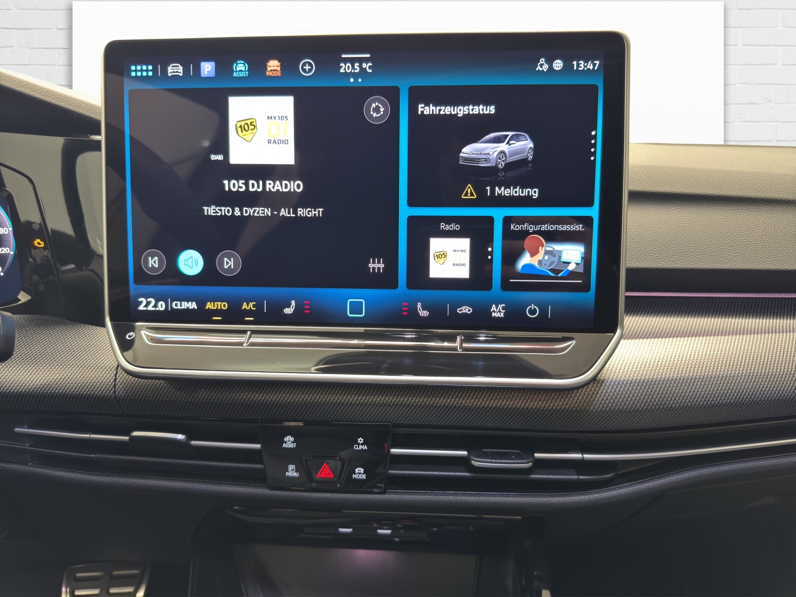 VW Golf VIII 1.5 eTSI R-Line DSG-image-8