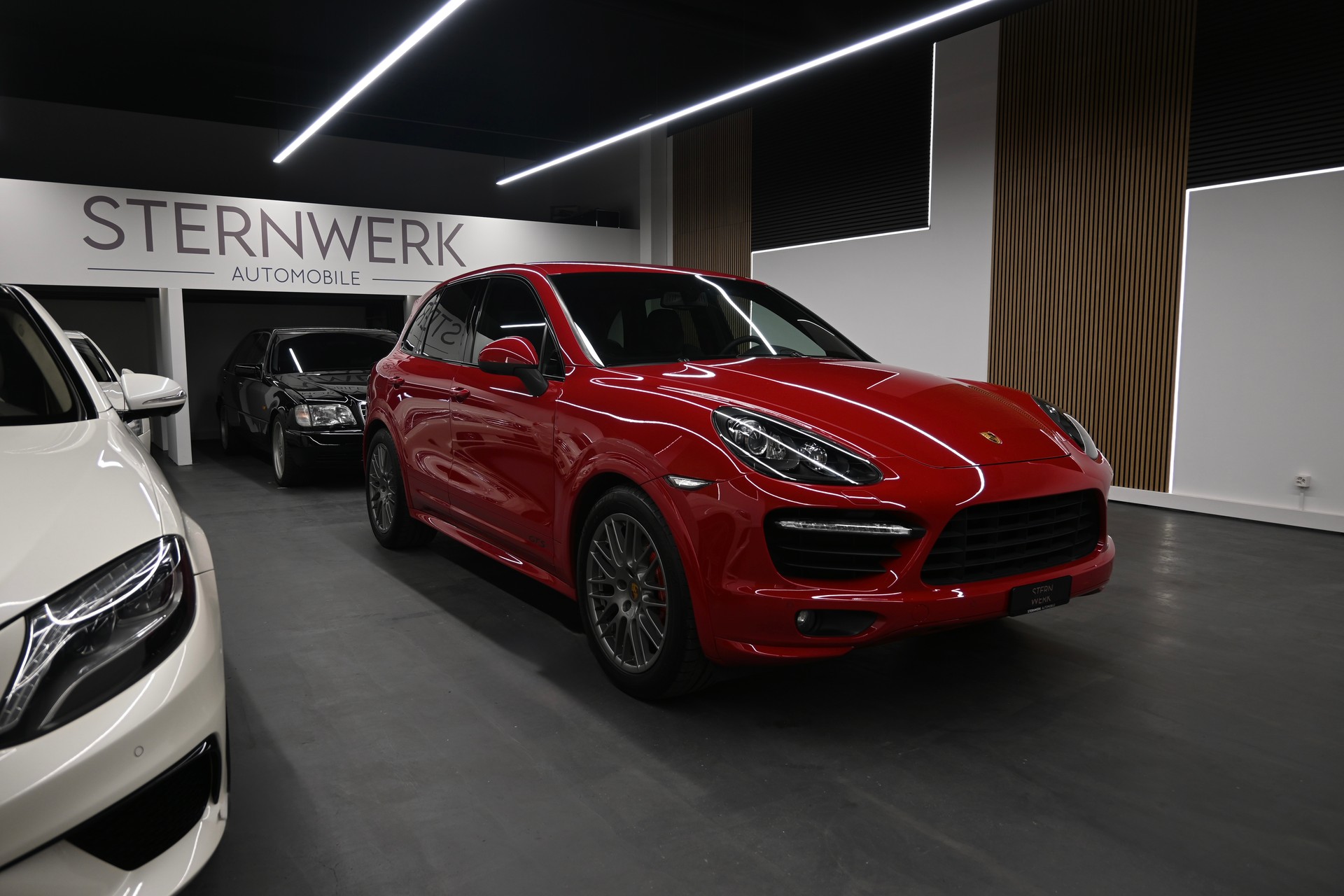 PORSCHE Cayenne GTS-showroom-element-2