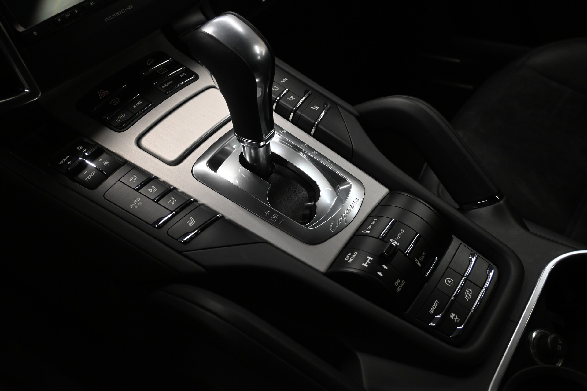 PORSCHE Cayenne GTS-image-12