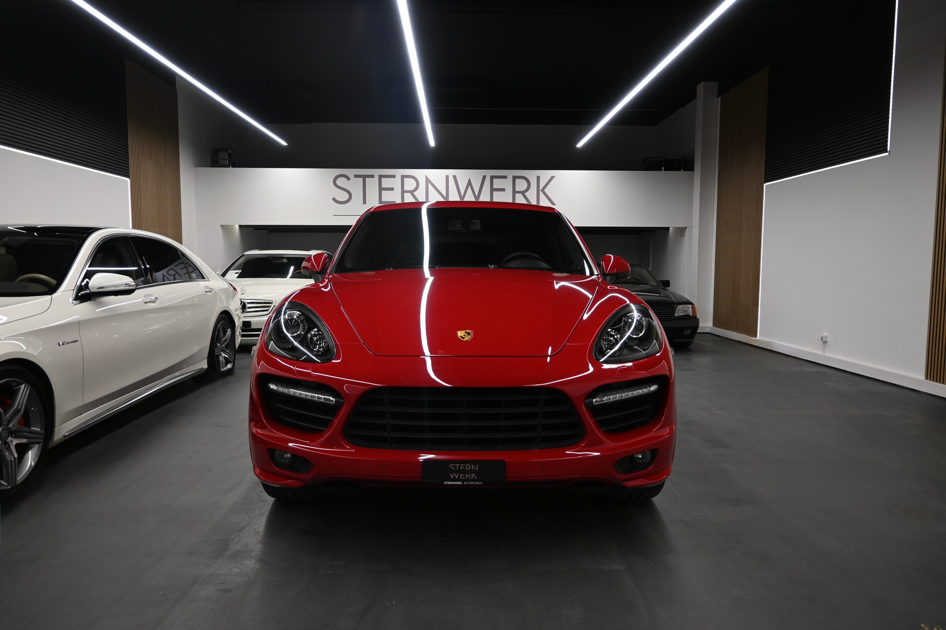 PORSCHE Cayenne GTS-showroom-element-1