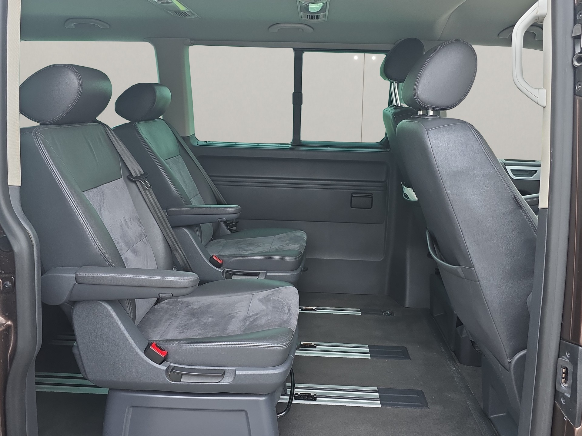 VW T5 Multivan 2.0 Bi-TDI CR Highline DSG-image-13