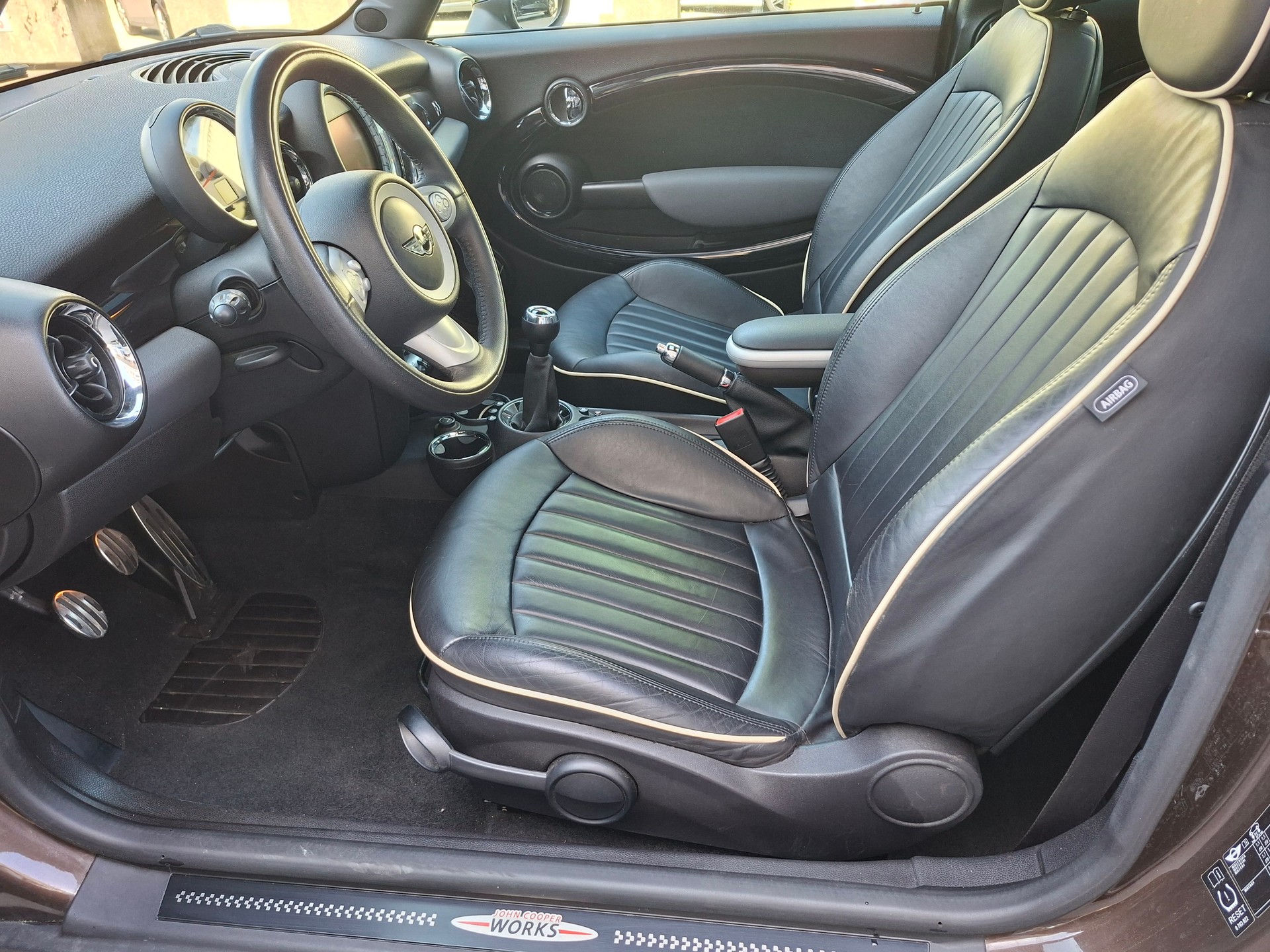MINI Clubman Cooper John Cooper Works-image-6