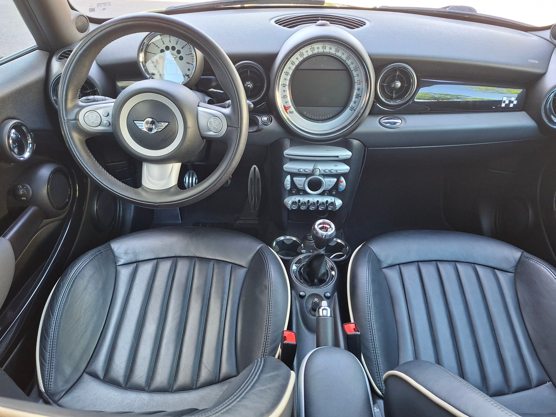 MINI Clubman Cooper John Cooper Works-image-8