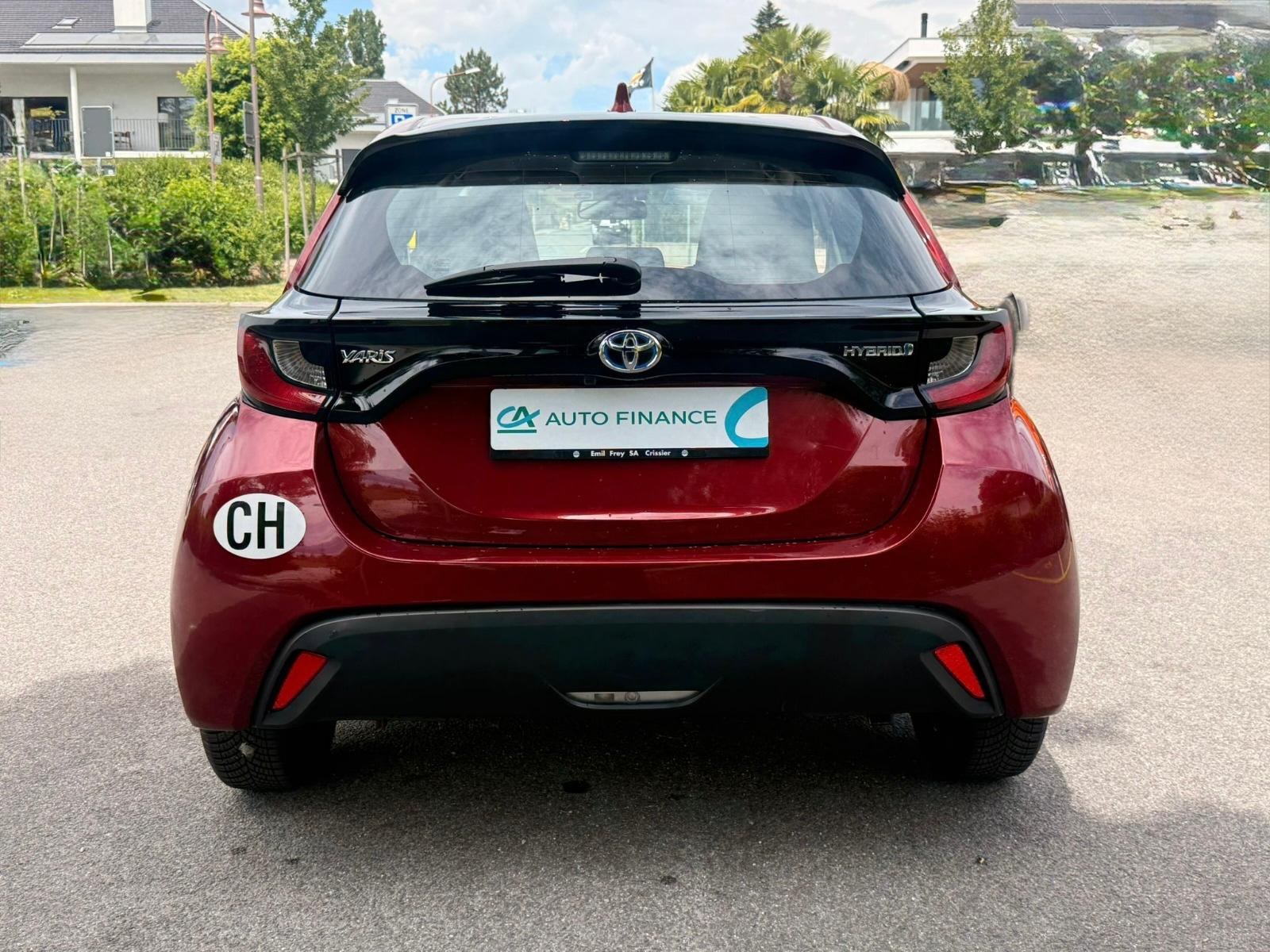 TOYOTA Yaris 1.5 Style e-CVT-showroom-element-3