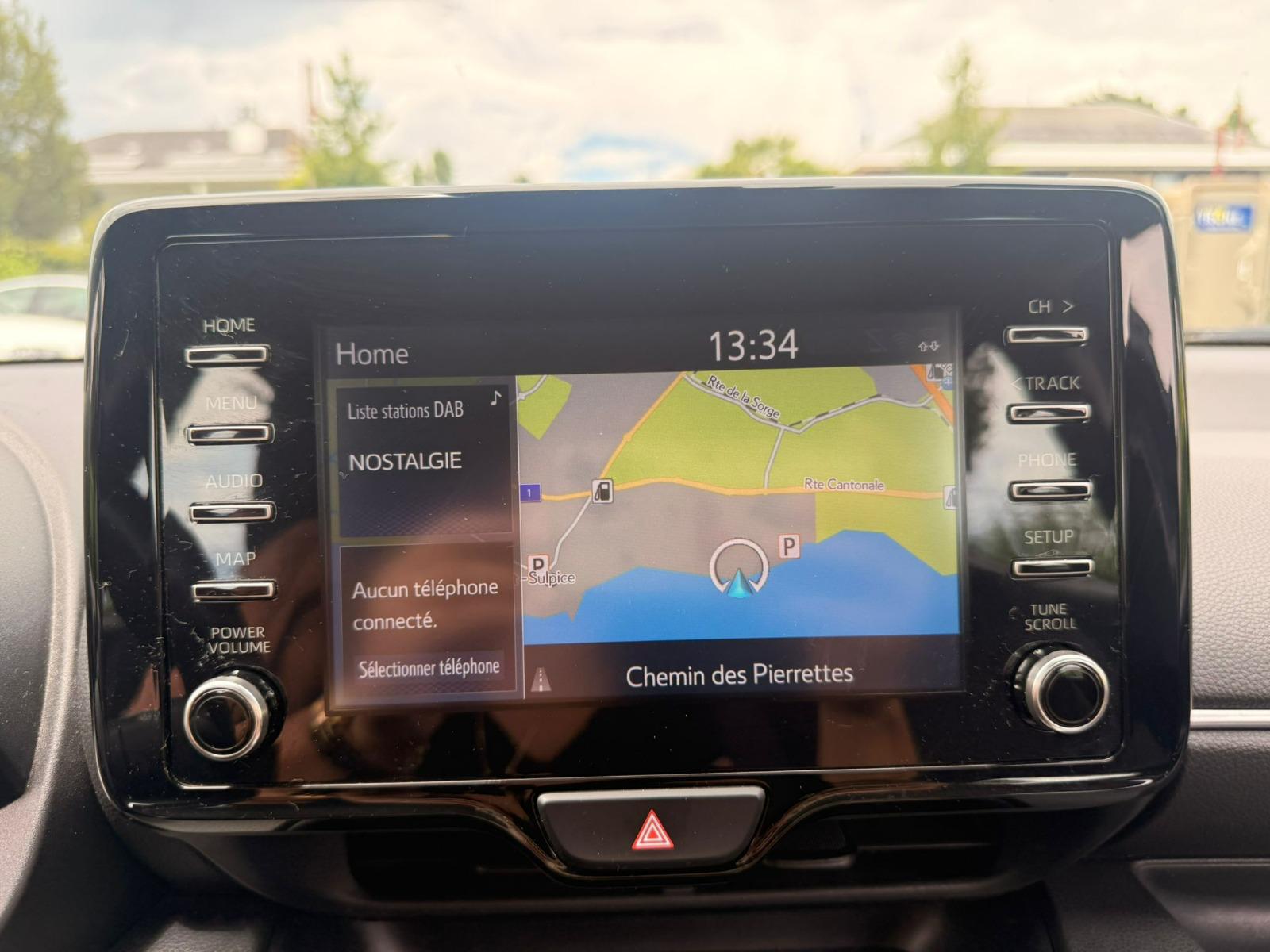 TOYOTA Yaris 1.5 Style e-CVT-image-19
