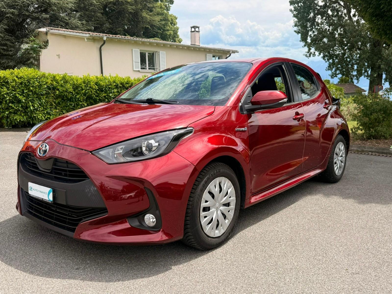 TOYOTA Yaris 1.5 Style e-CVT-showroom-element-1