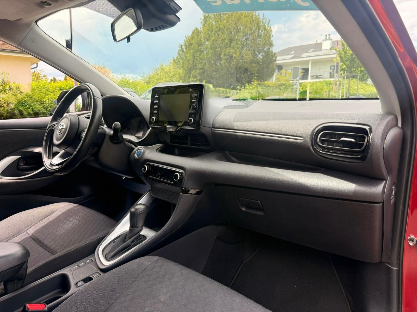 TOYOTA Yaris 1.5 Style e-CVT-image-9