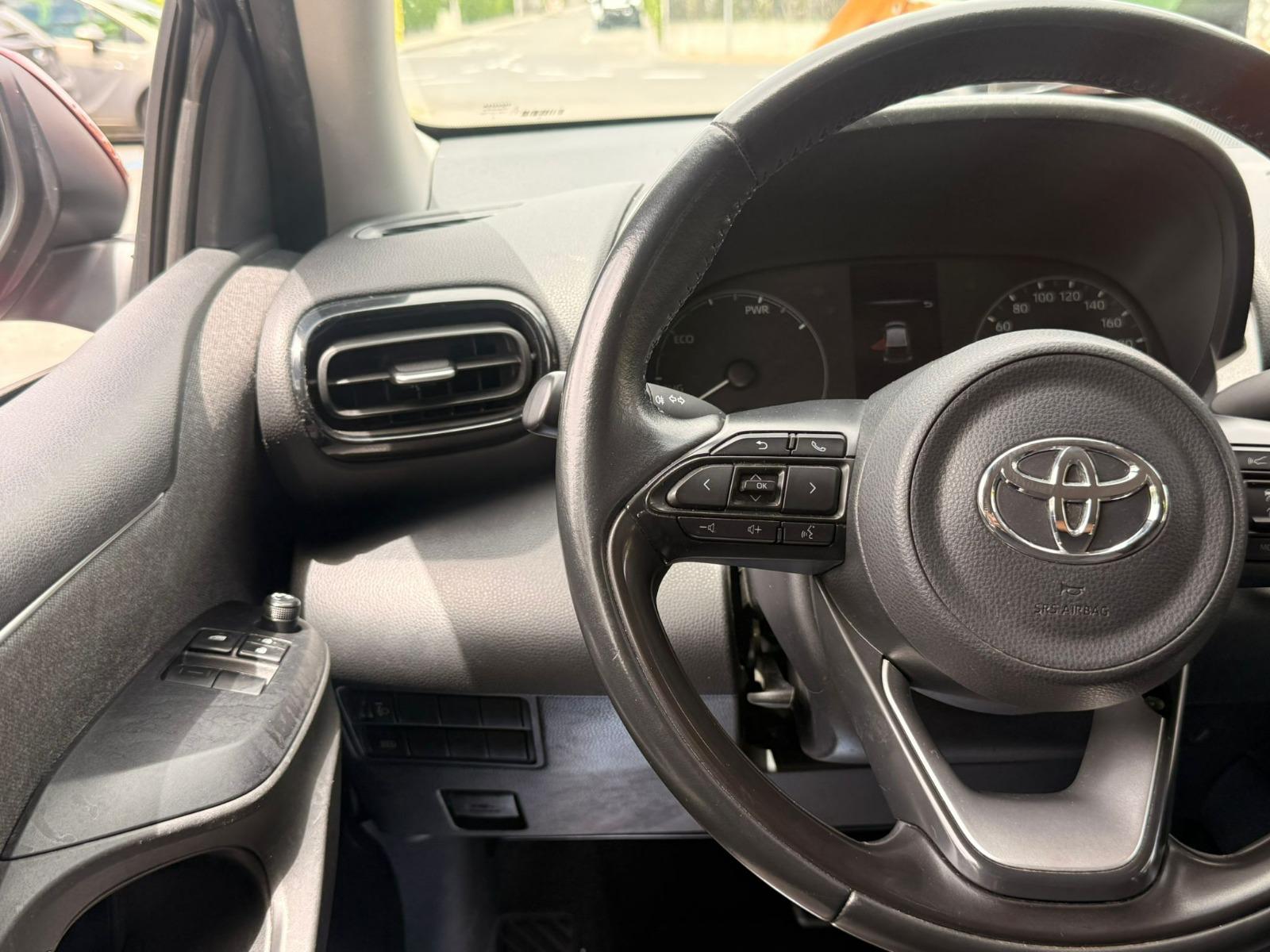 TOYOTA Yaris 1.5 Style e-CVT-image-11