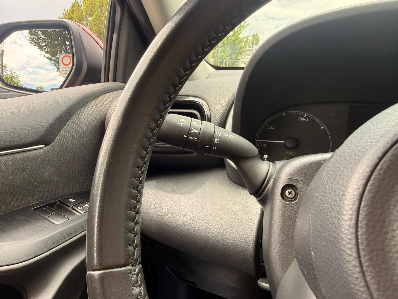 TOYOTA Yaris 1.5 Style e-CVT-image-13