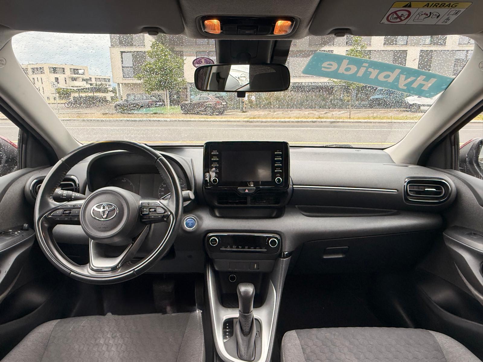 TOYOTA Yaris 1.5 Style e-CVT-image-8