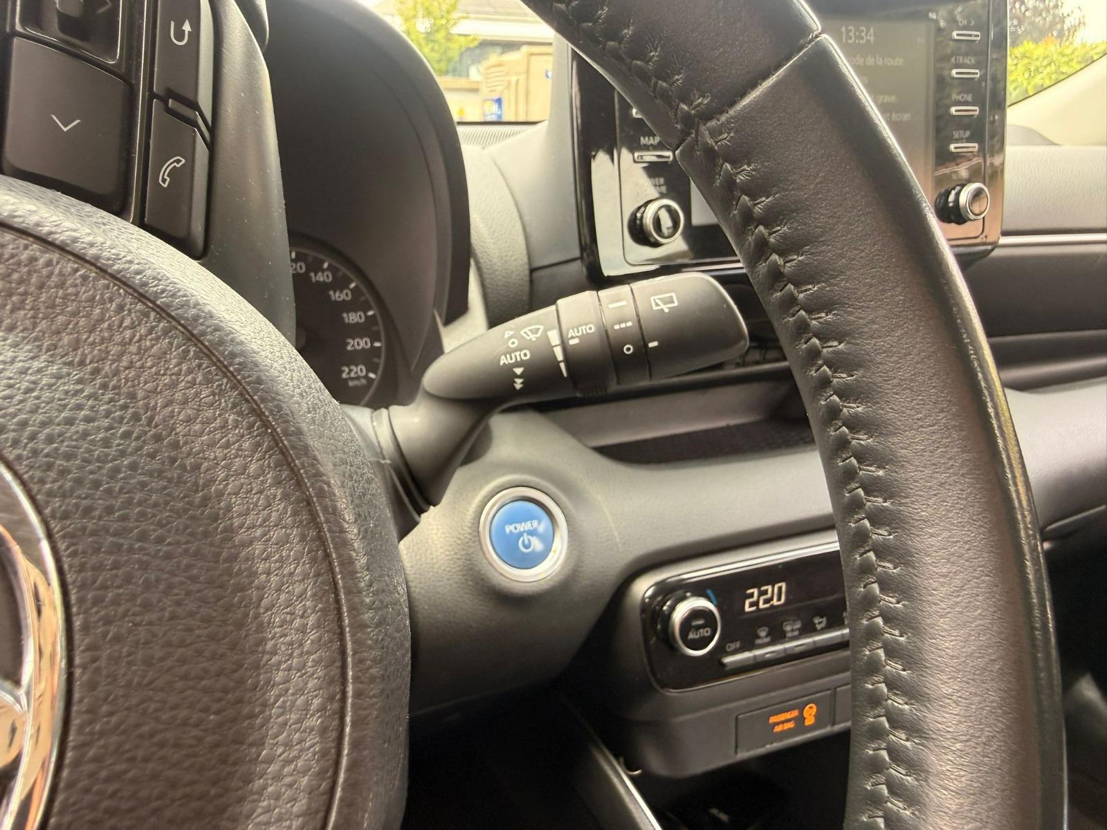 TOYOTA Yaris 1.5 Style e-CVT-image-14