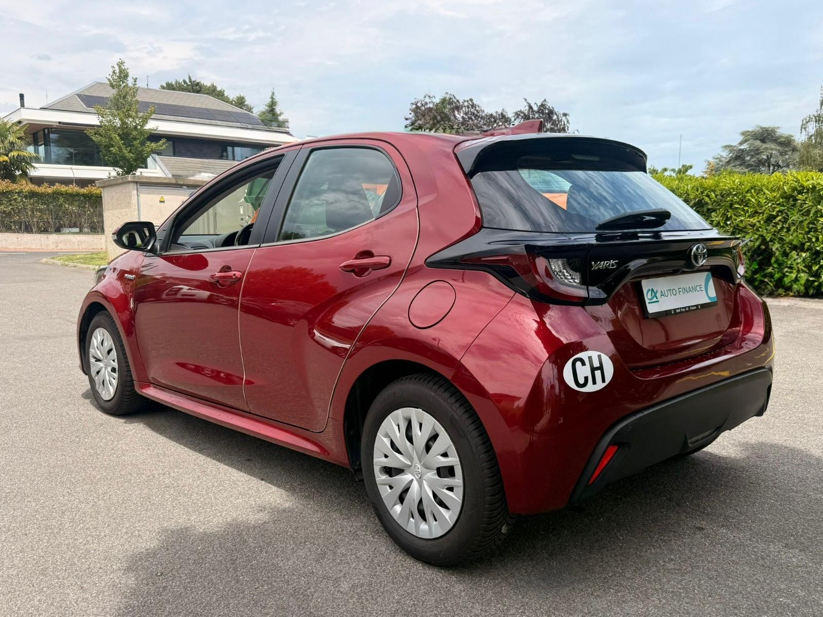 TOYOTA Yaris 1.5 Style e-CVT-showroom-element-2