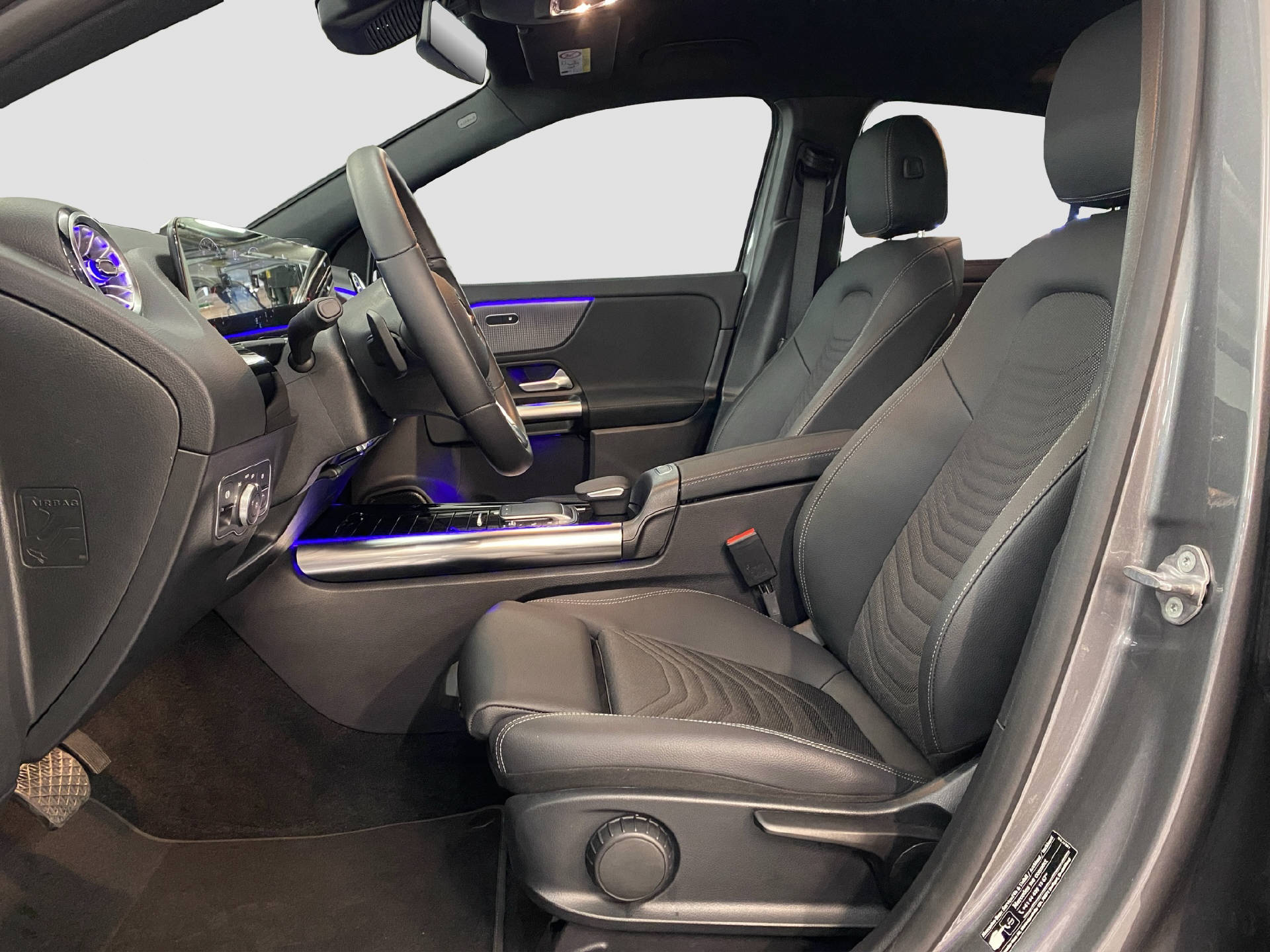 MERCEDES-BENZ GLA 200 d Progressive 4MATIC-image-6