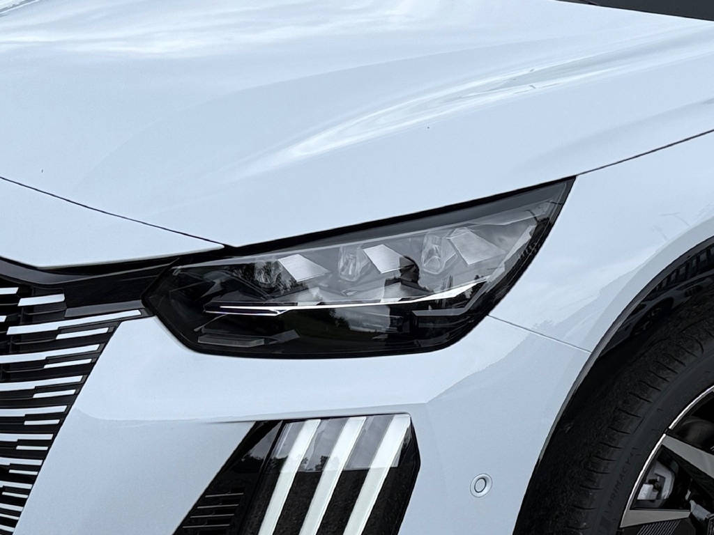 PEUGEOT 208 Hybrid 145 e-DCS6 GT-showroom-element-2