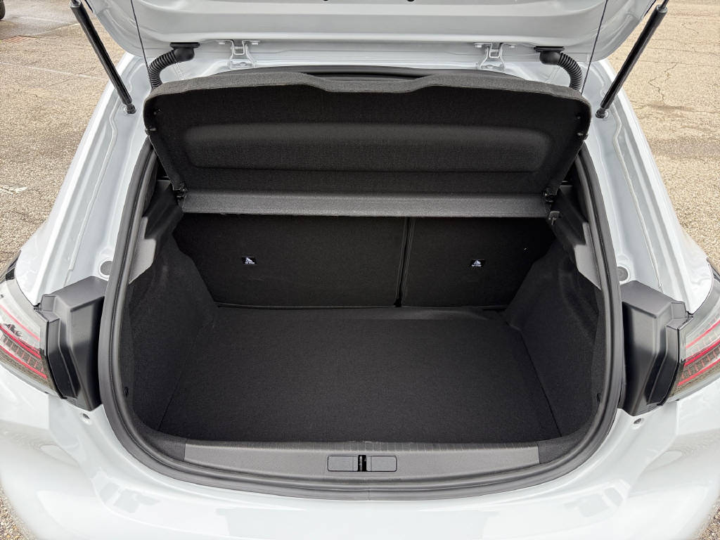 PEUGEOT 208 Hybrid 145 e-DCS6 GT-image-12