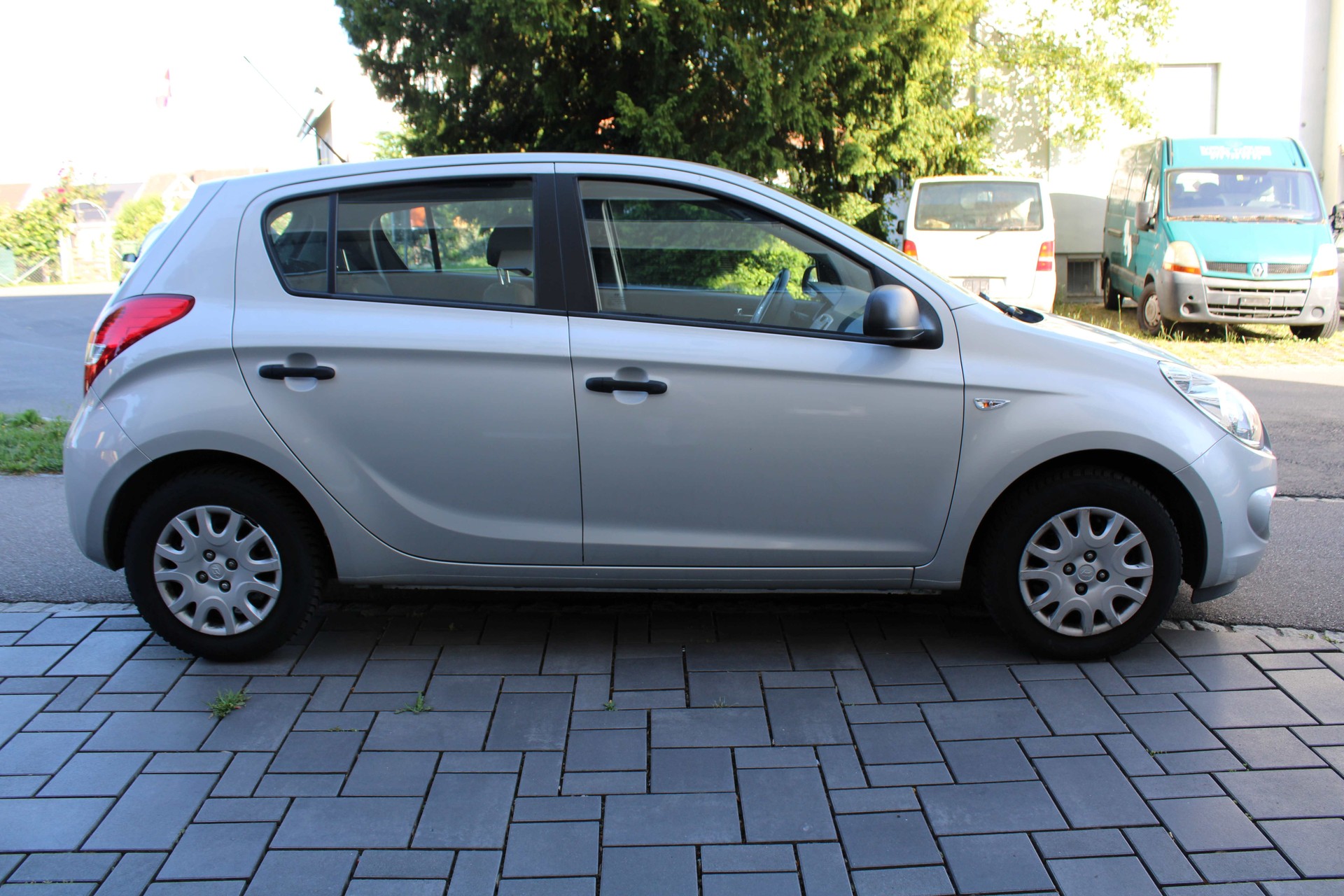 HYUNDAI i20-image-3