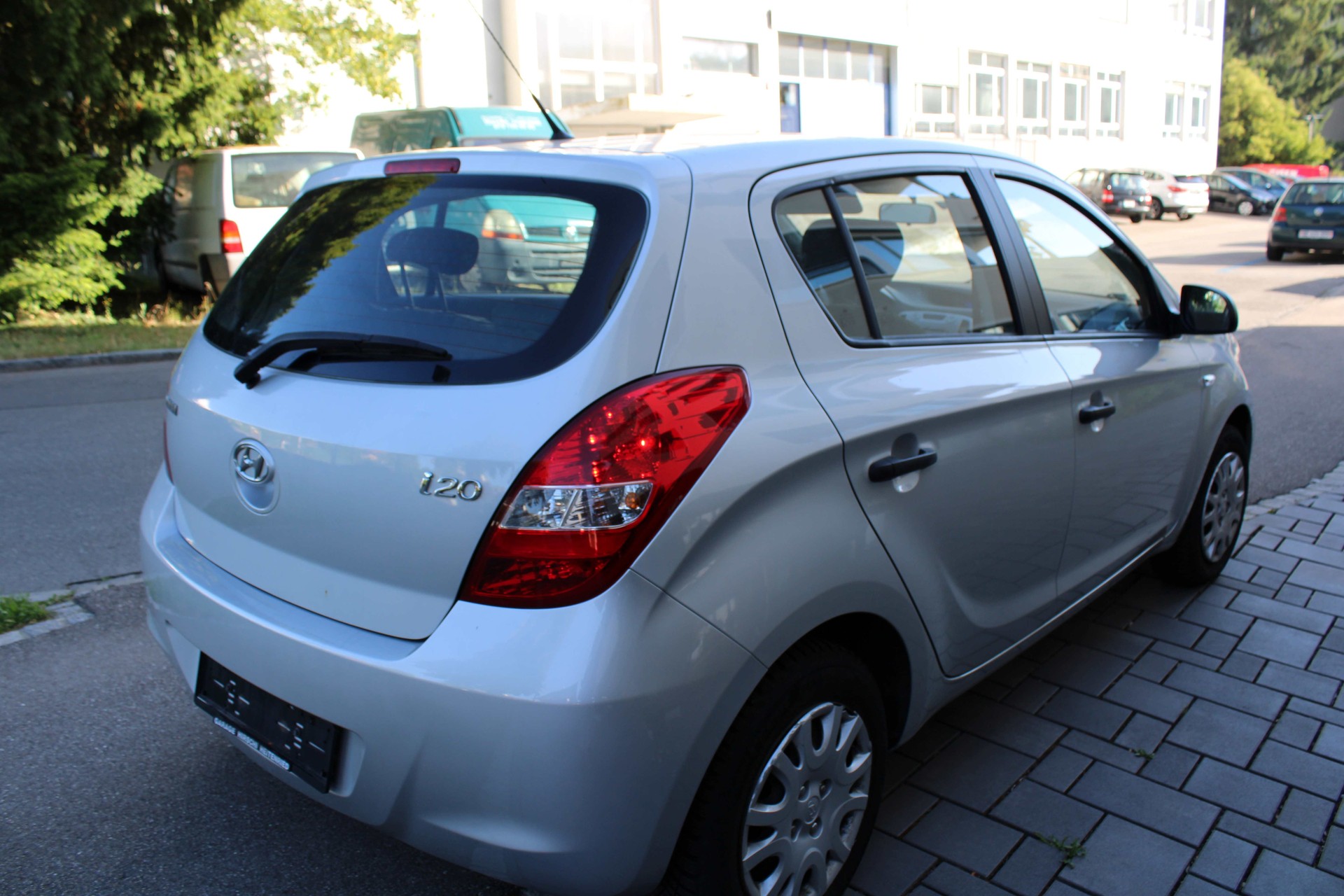 HYUNDAI i20-image-4