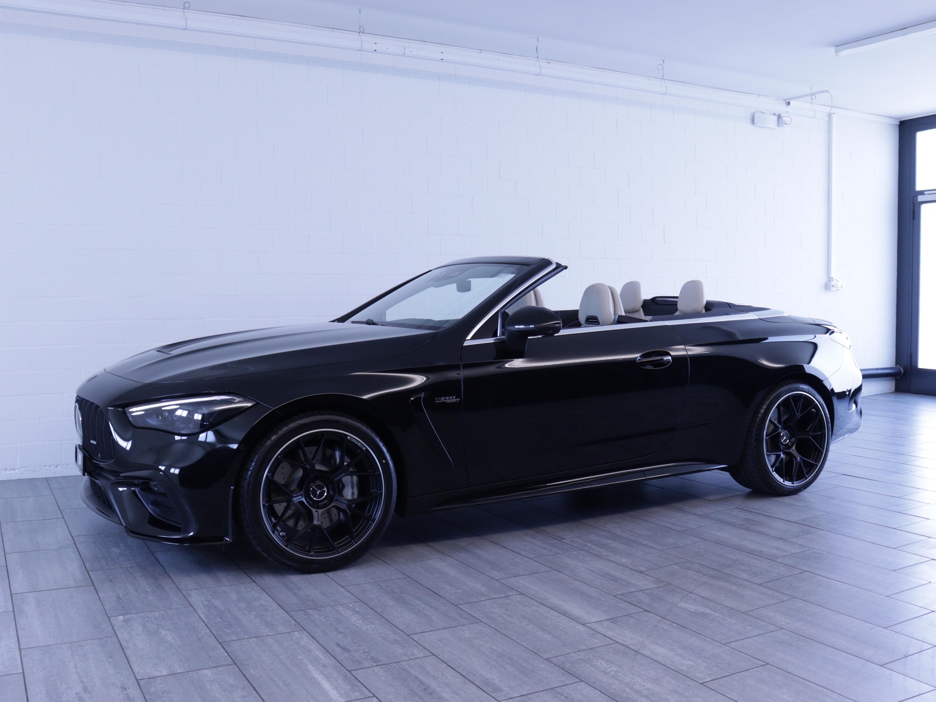 MERCEDES-BENZ CLE 53 AMG 4matic+ Cabriolet-showroom-element-1