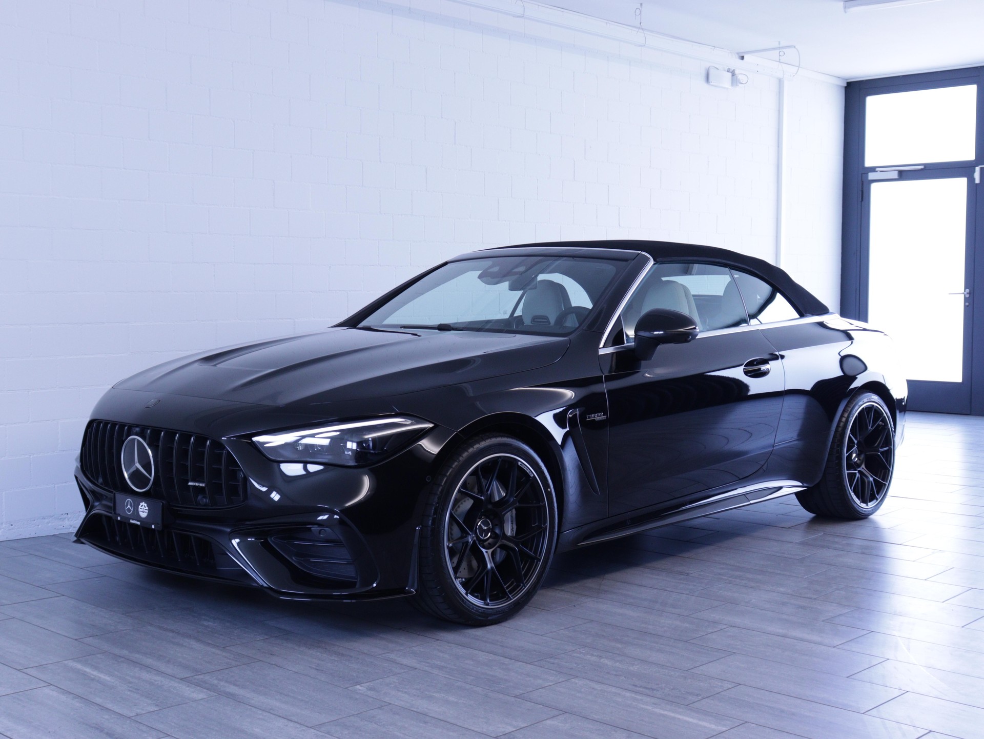 MERCEDES-BENZ CLE 53 AMG 4matic+ Cabriolet-image-4