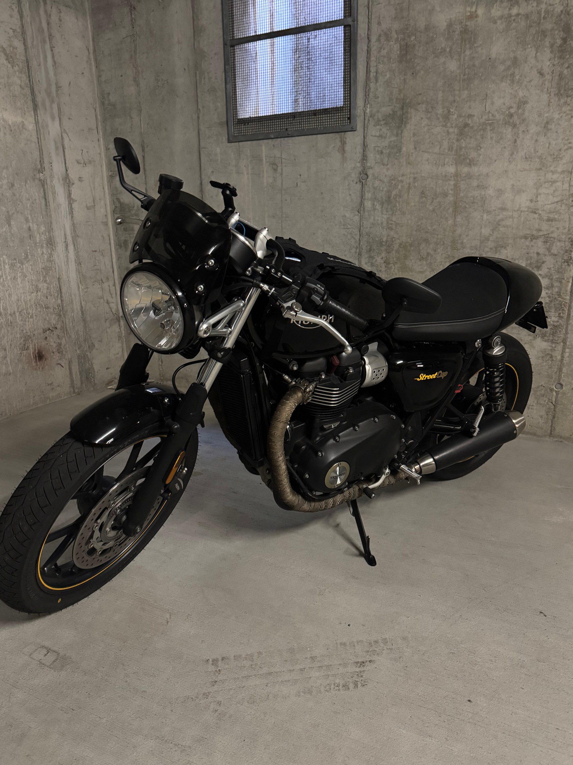 TRIUMPH Street Cup 900-image-1