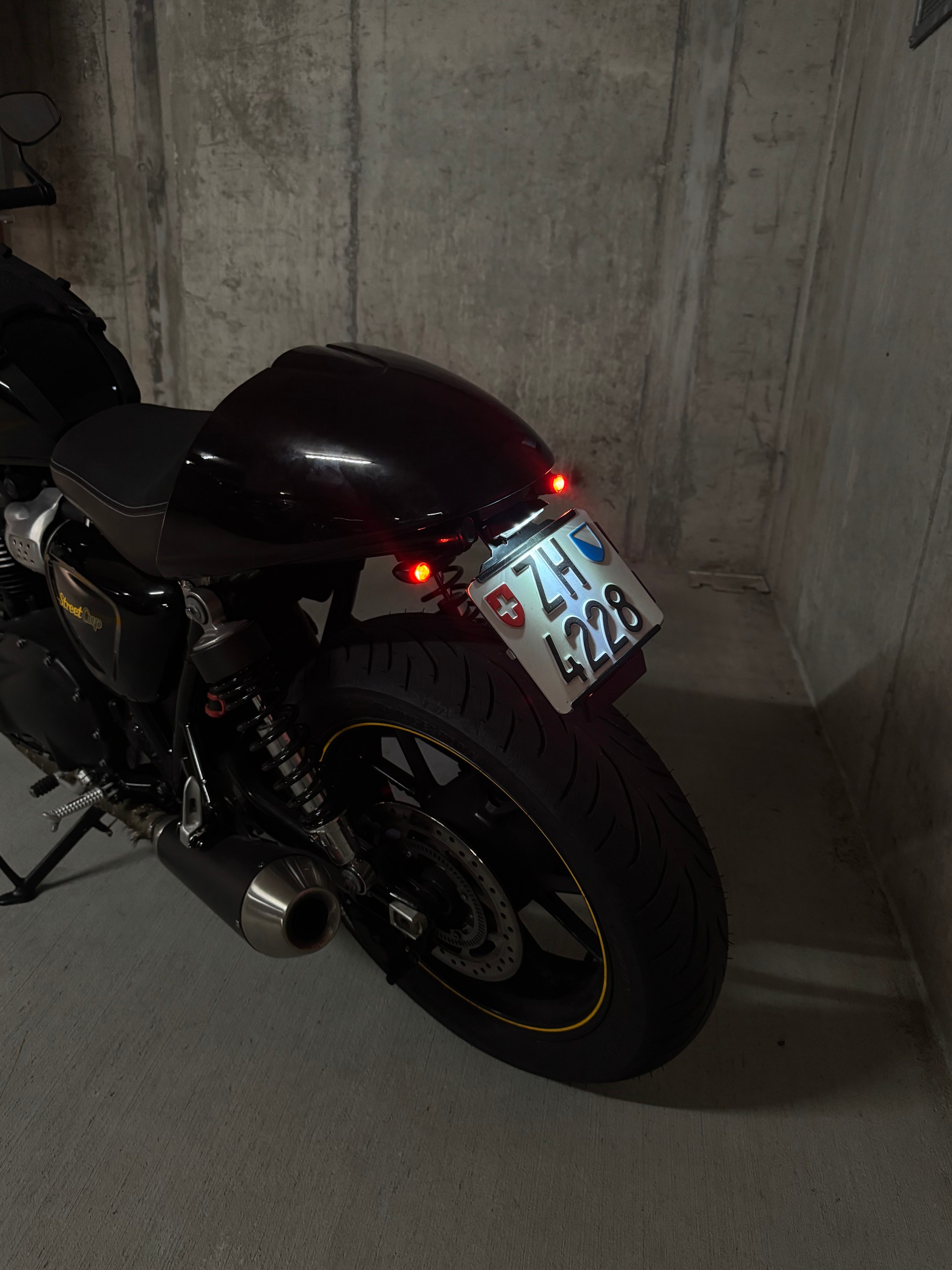 TRIUMPH Street Cup 900-image-8