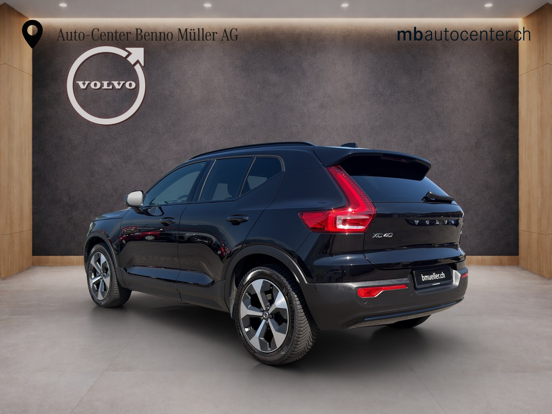 VOLVO XC40 2.0 B4 MH Plus Dark-showroom-element-2