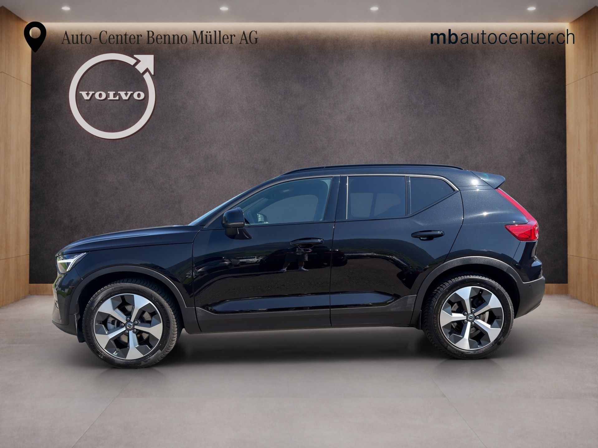 VOLVO XC40 2.0 B4 MH Plus Dark-showroom-element-1