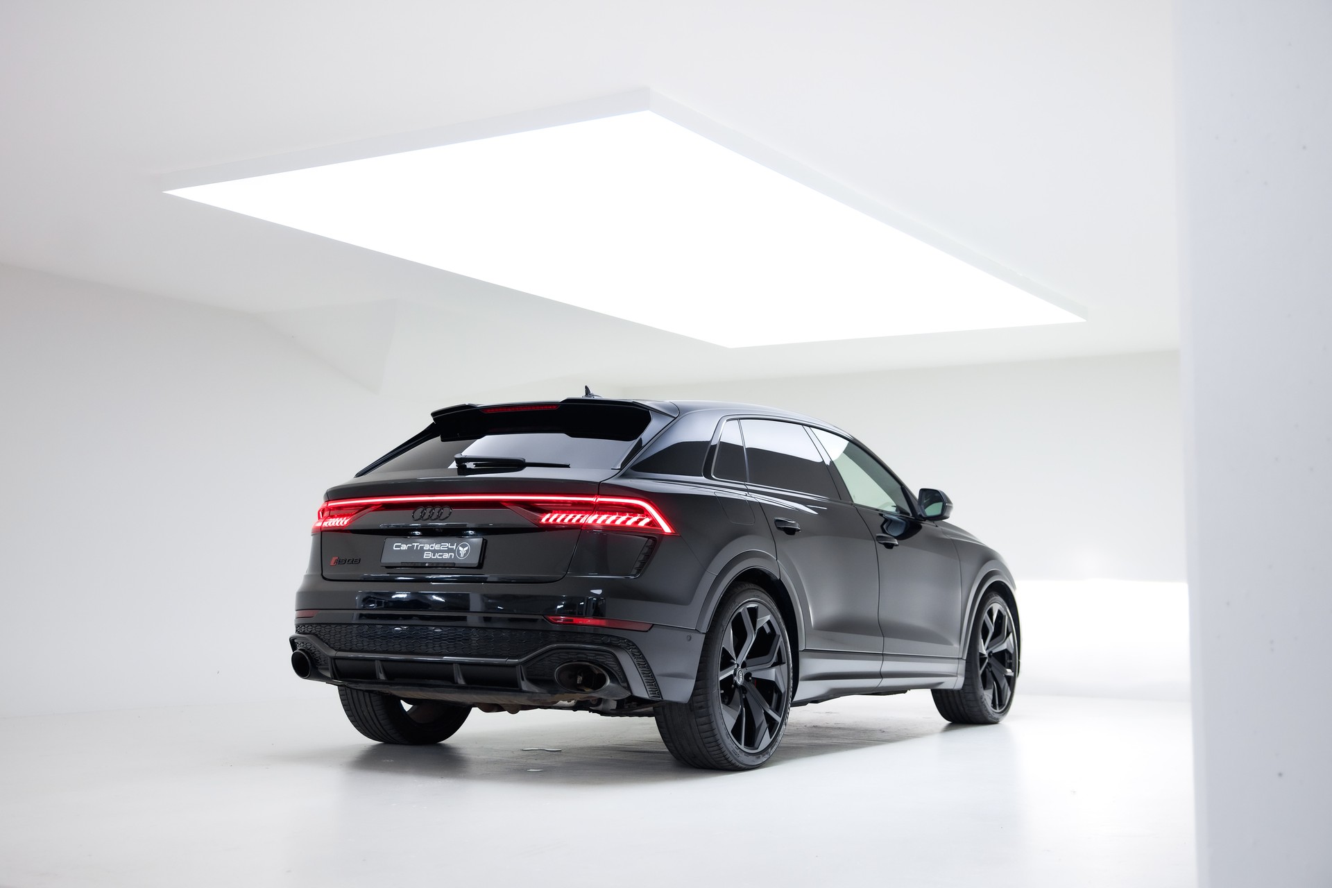 AUDI RSQ8 quattro tiptronic-showroom-element-1