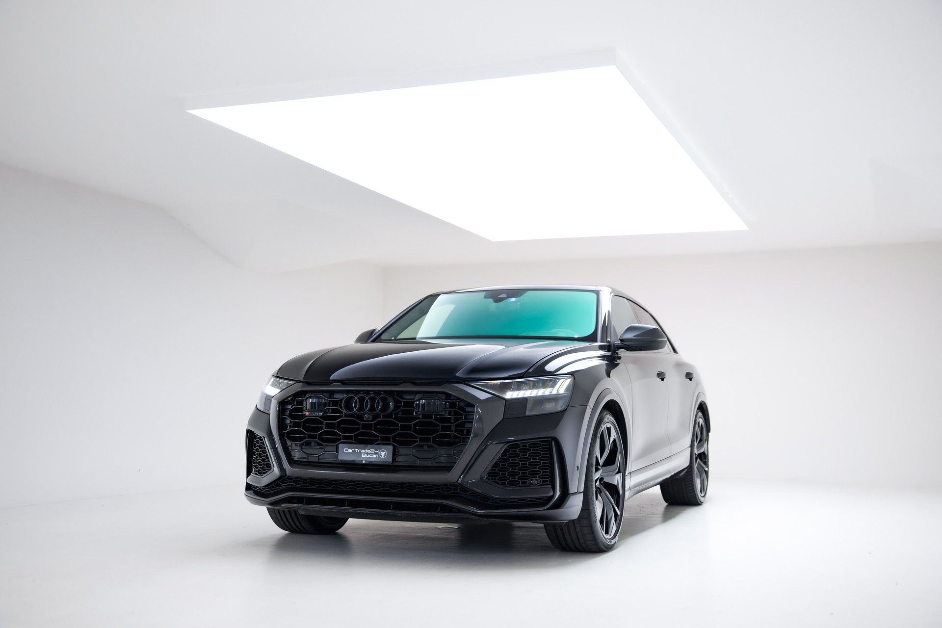 AUDI RSQ8 quattro tiptronic-showroom-element-3