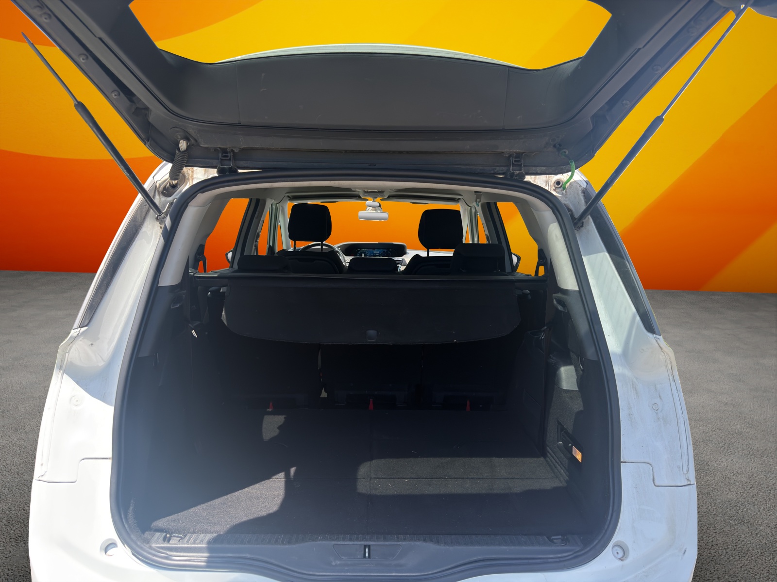 CITROEN Grand C4 Picasso 1.6 e-HDi Attraction EGS6-image-12