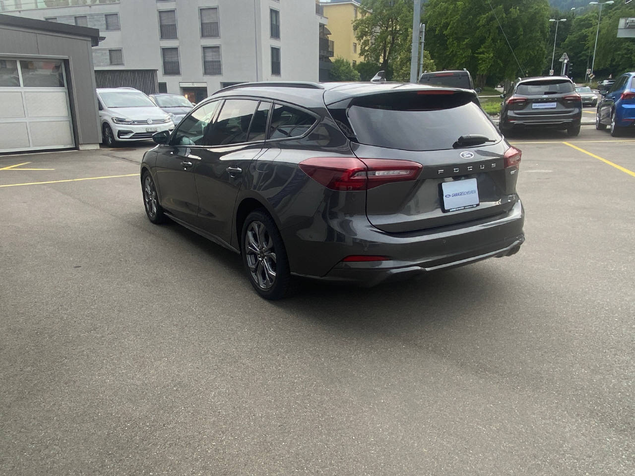 FORD Focus Station Wagon 1.0i EcoB Hybrid 155 ST-Line-image-3