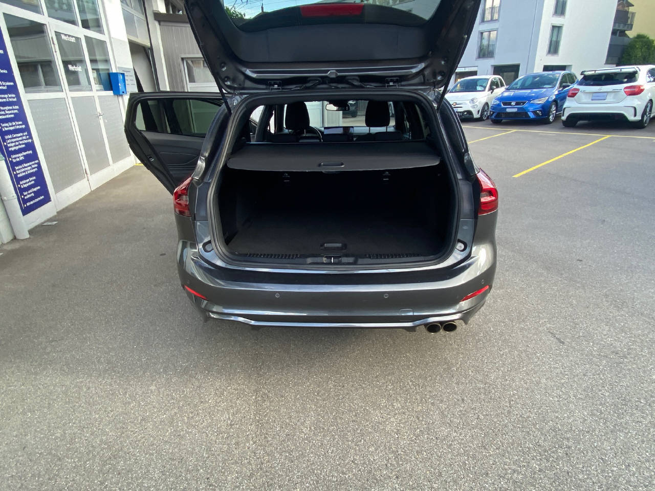 FORD Focus Station Wagon 1.0i EcoB Hybrid 155 ST-Line-image-9