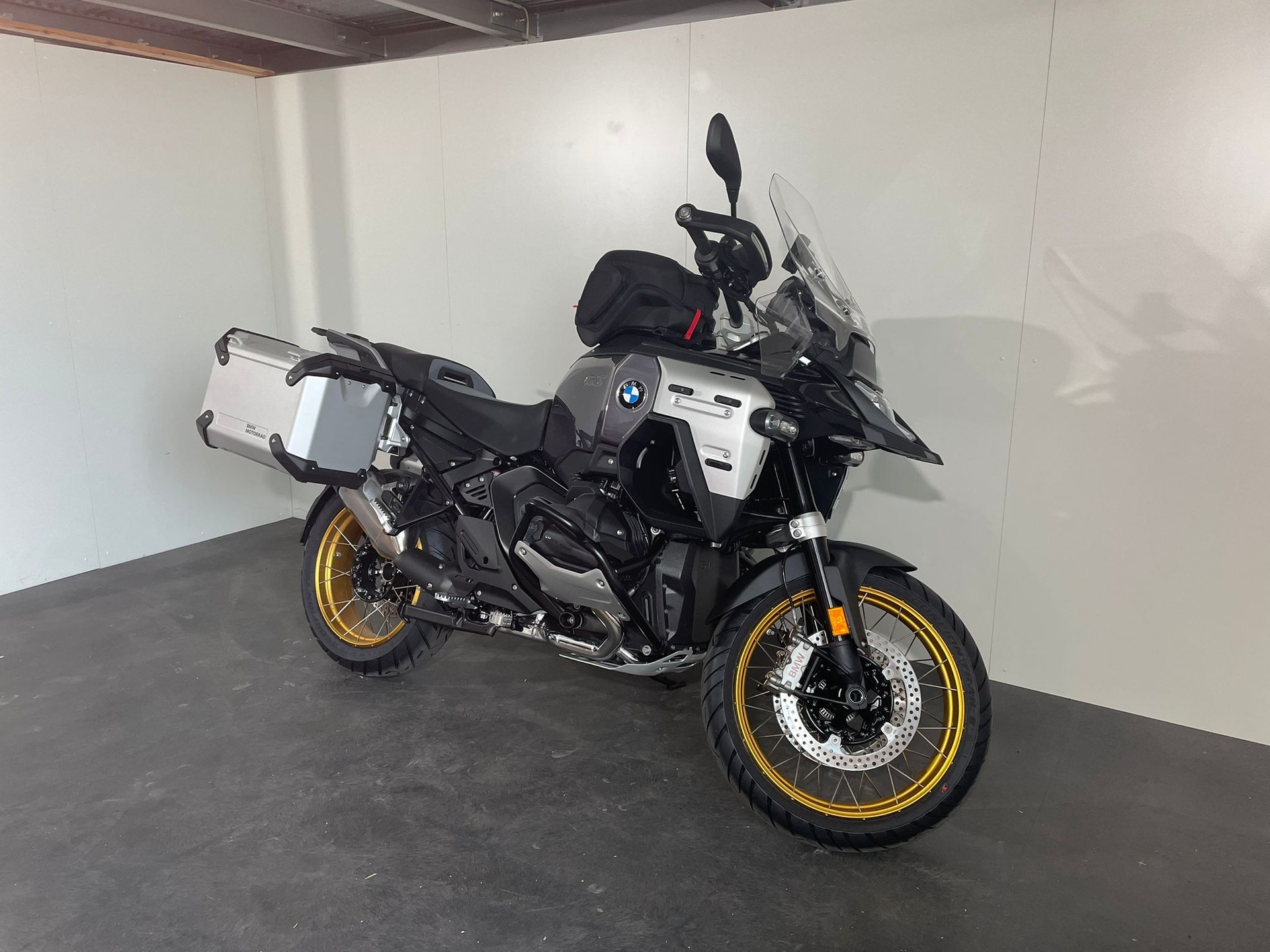 BMW R 1300 GS Adventure-image-5