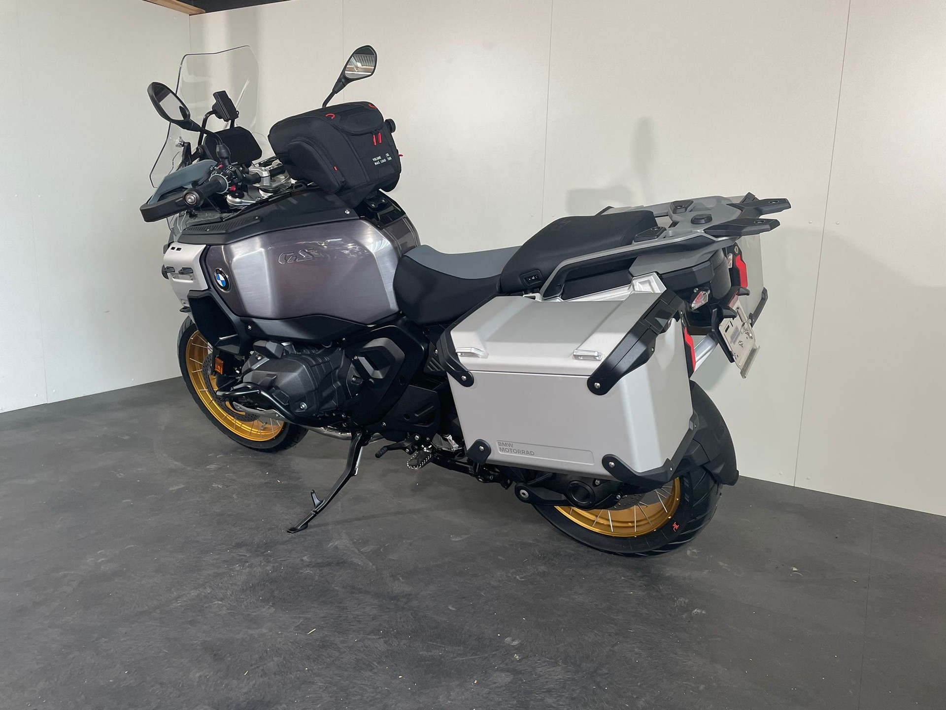 BMW R 1300 GS Adventure-image-2