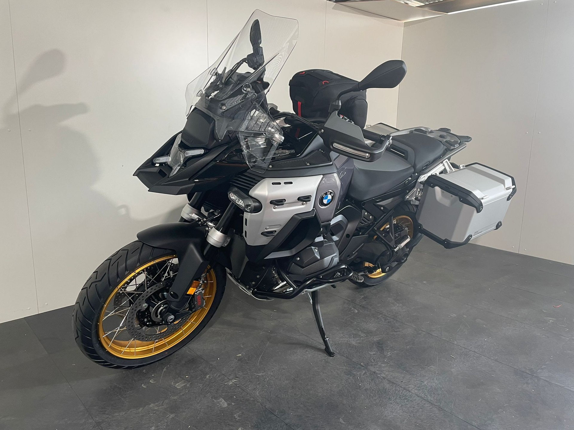 BMW R 1300 GS Adventure-image-0