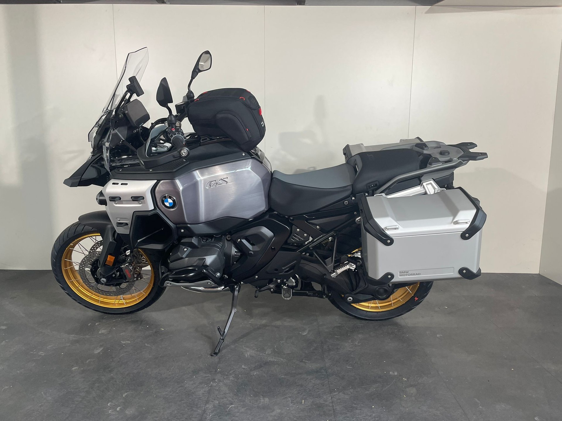 BMW R 1300 GS Adventure-image-1