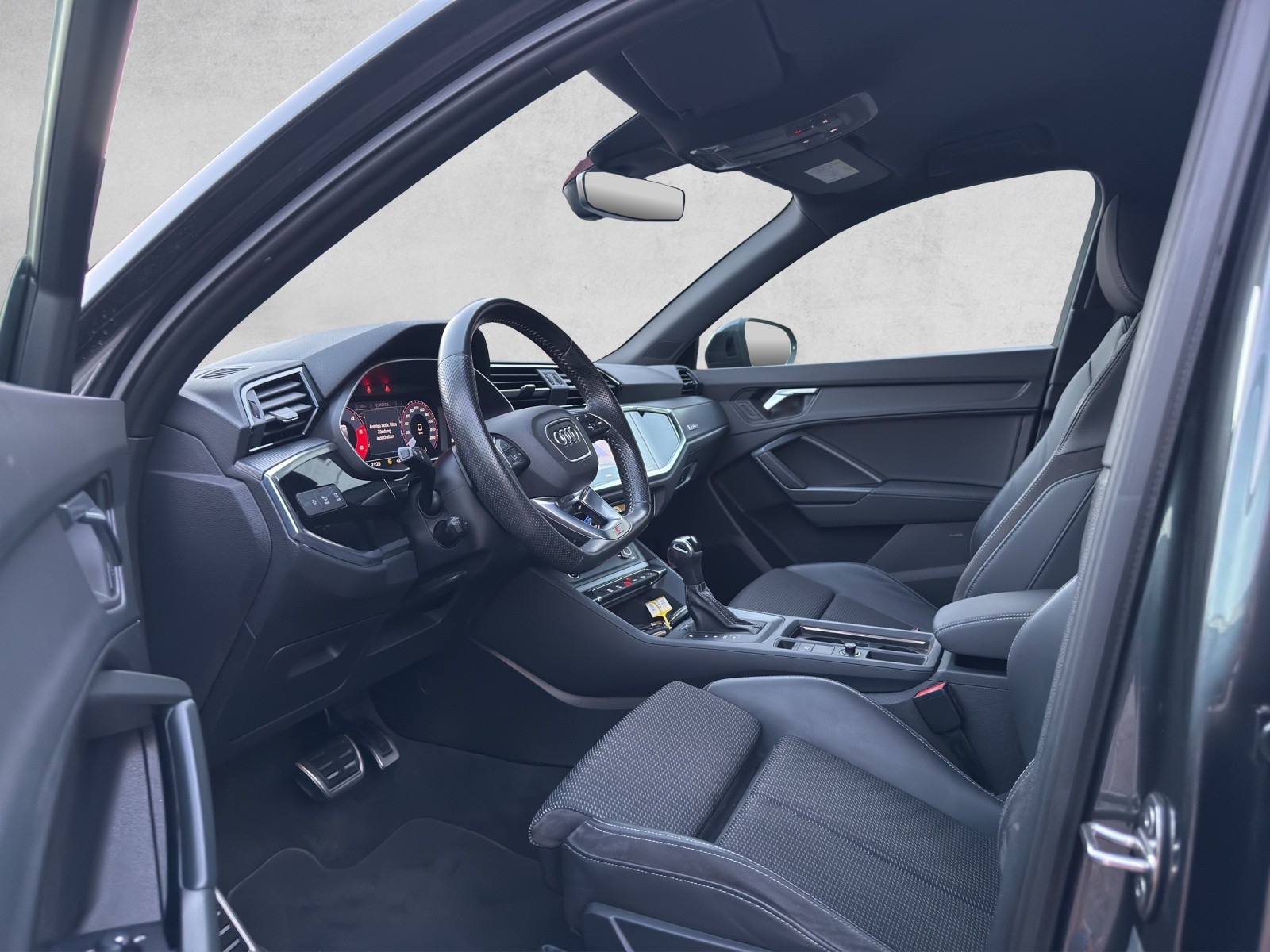 AUDI Q3 40 TDI S line Attraction quattro S-tronic-image-9