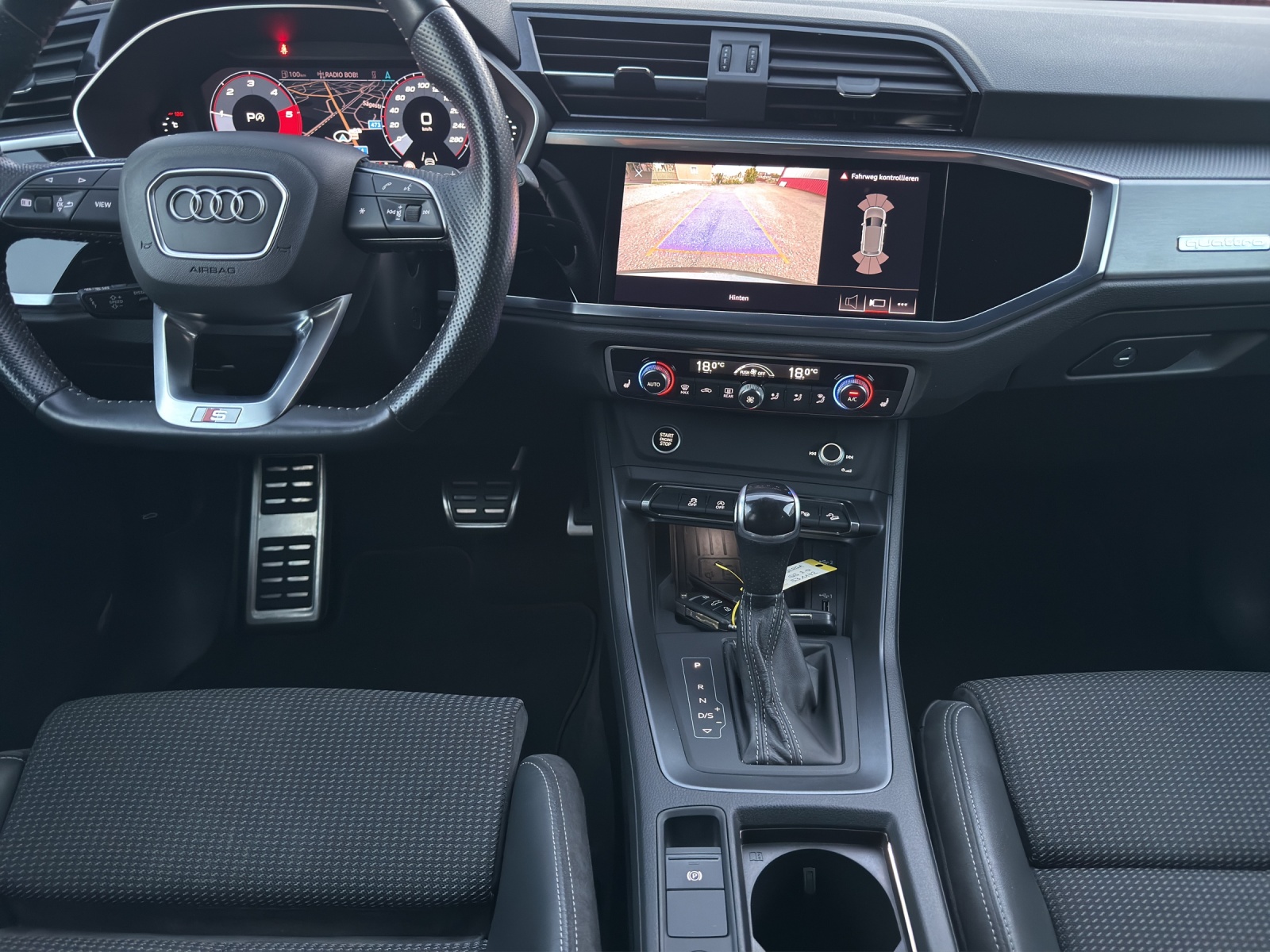 AUDI Q3 40 TDI S line Attraction quattro S-tronic-image-11