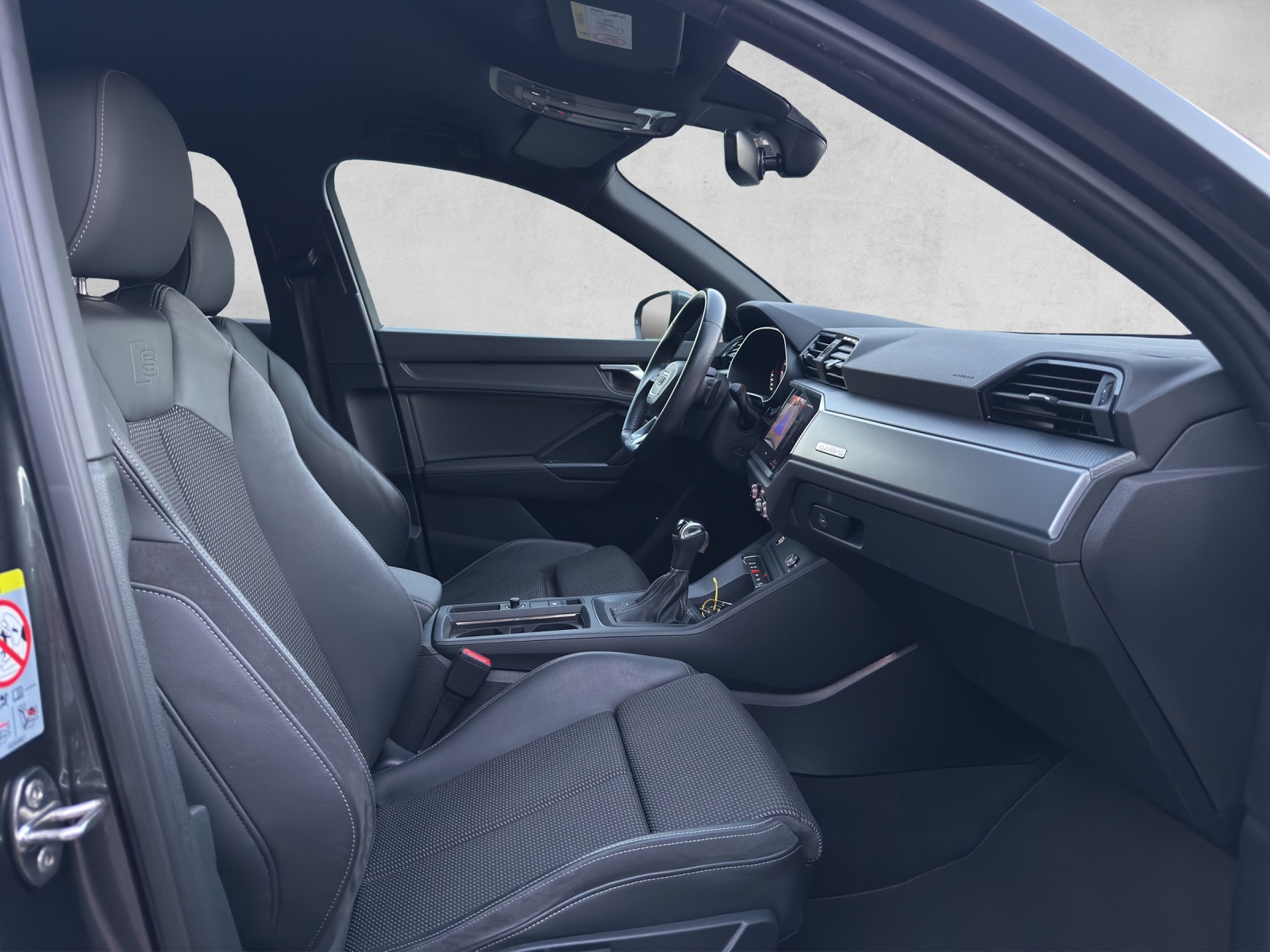 AUDI Q3 40 TDI S line Attraction quattro S-tronic-image-16
