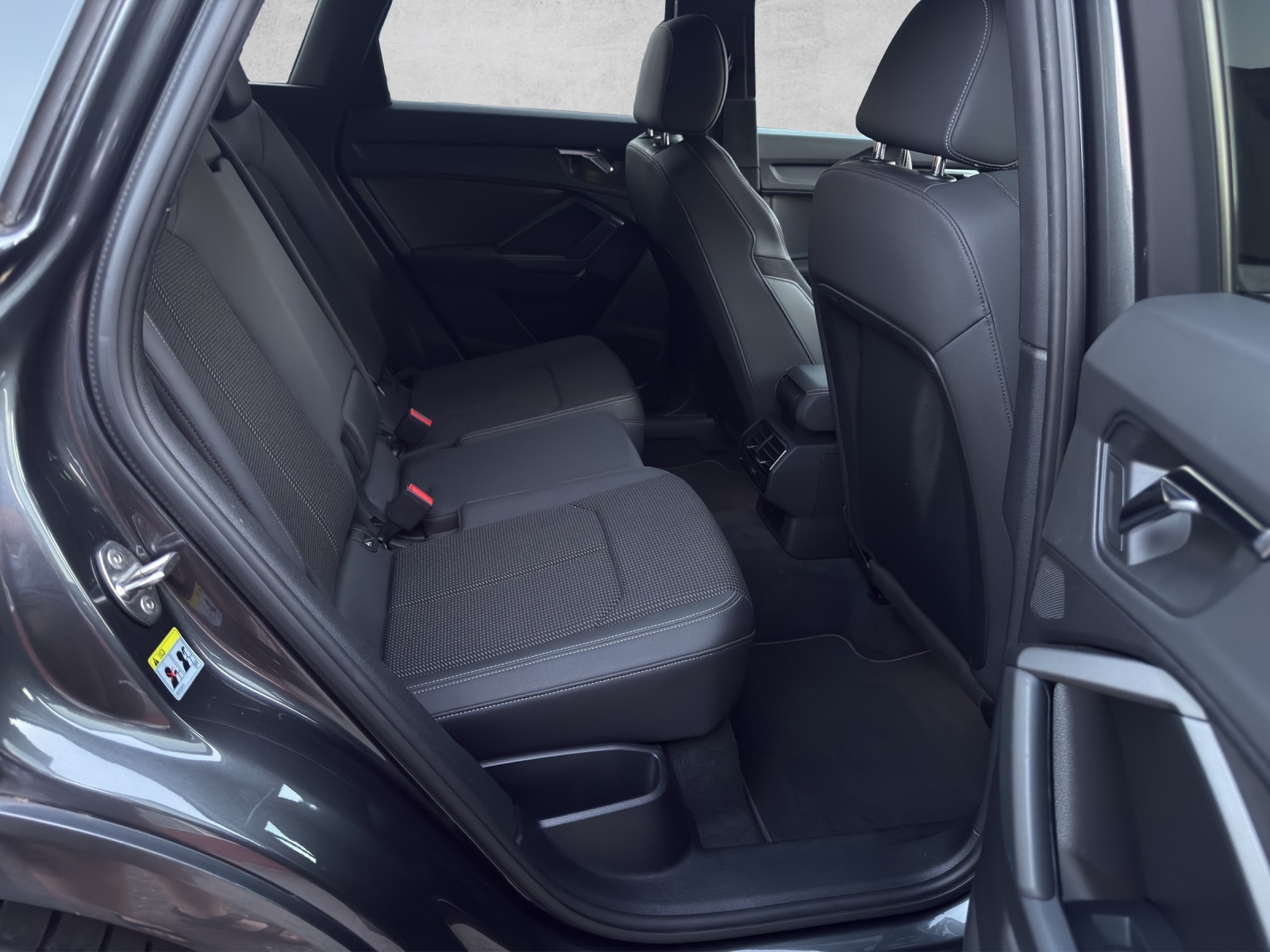 AUDI Q3 40 TDI S line Attraction quattro S-tronic-image-18