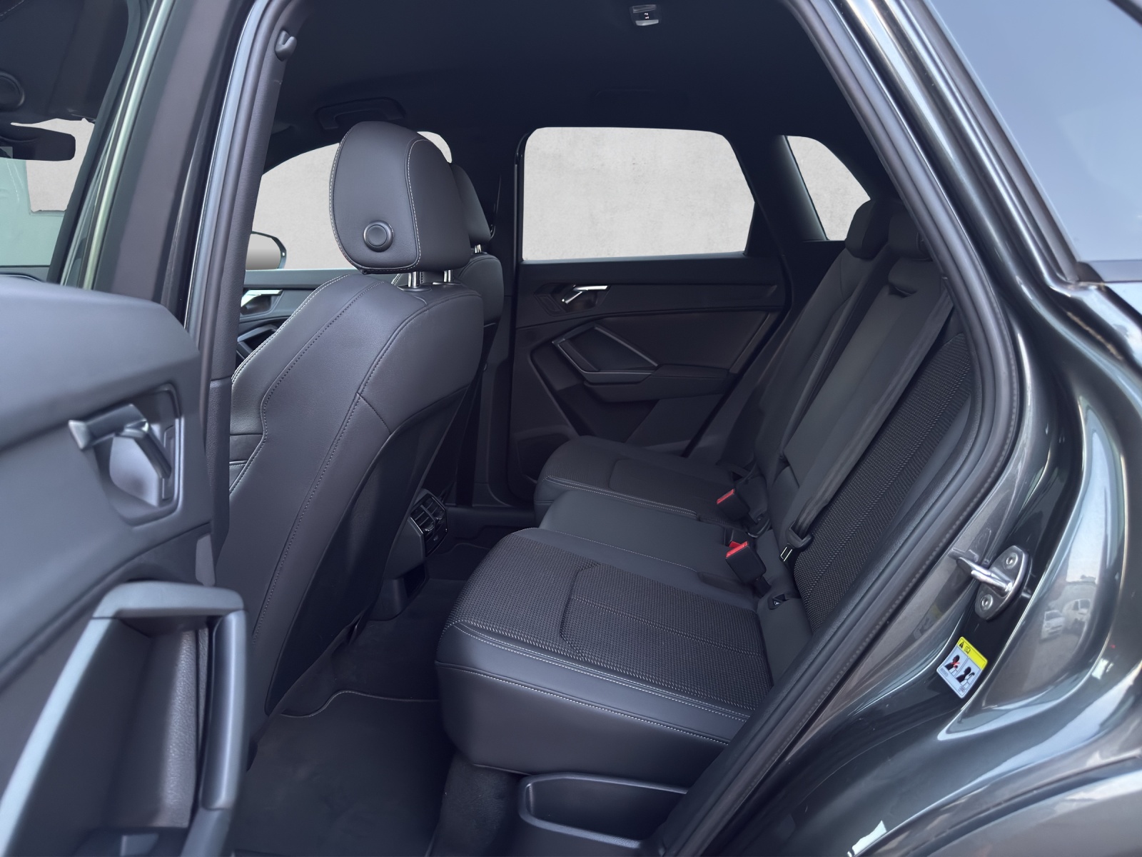 AUDI Q3 40 TDI S line Attraction quattro S-tronic-image-19